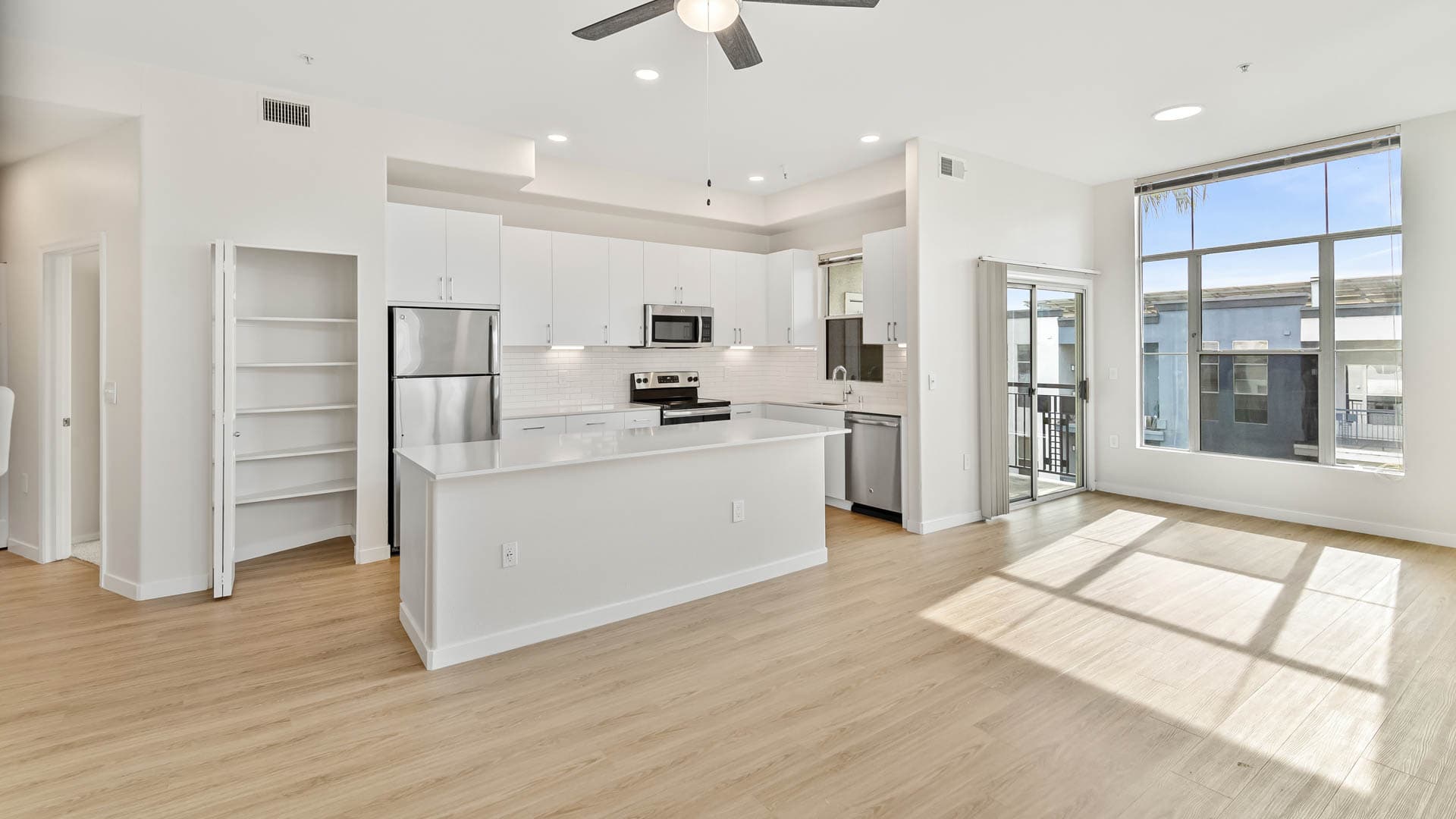 Archstone Fremont Center Apartments 3 of 37