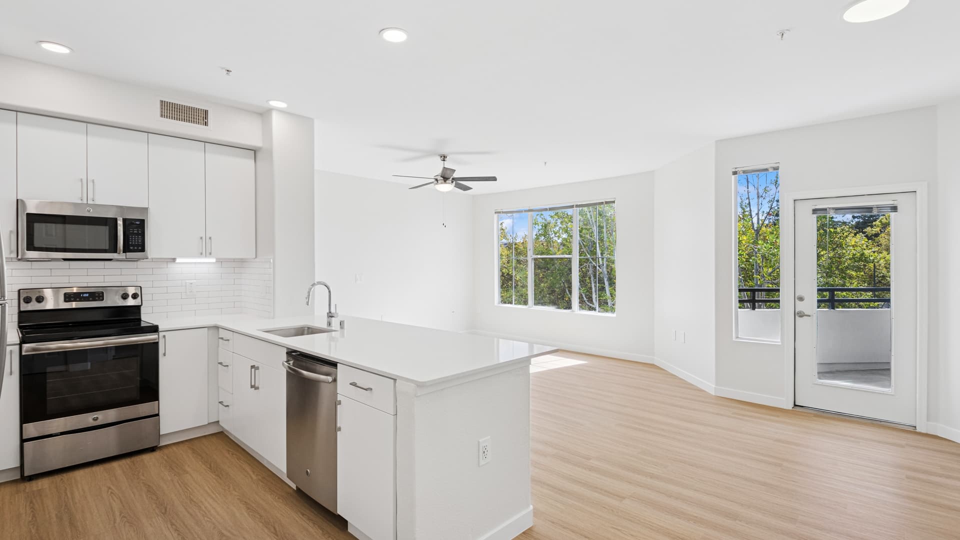 Archstone Fremont Center Apartments 1 of 11