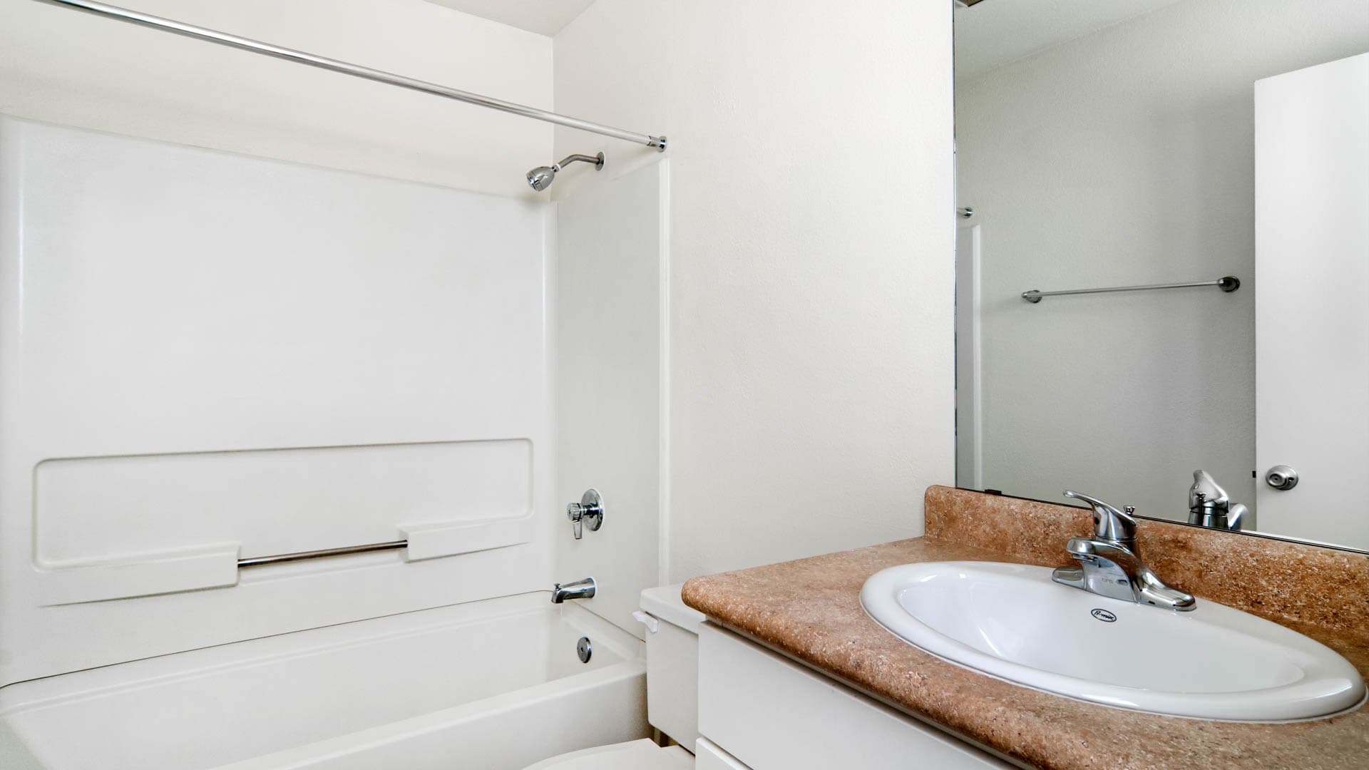 Riva Terra Apartments at Redwood Shores 7 of 13