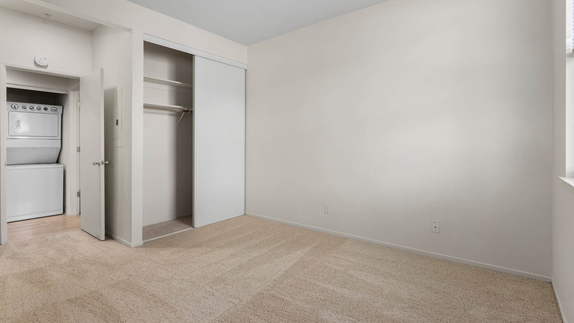 Riva Terra Apartments at Redwood Shores 4 of 11