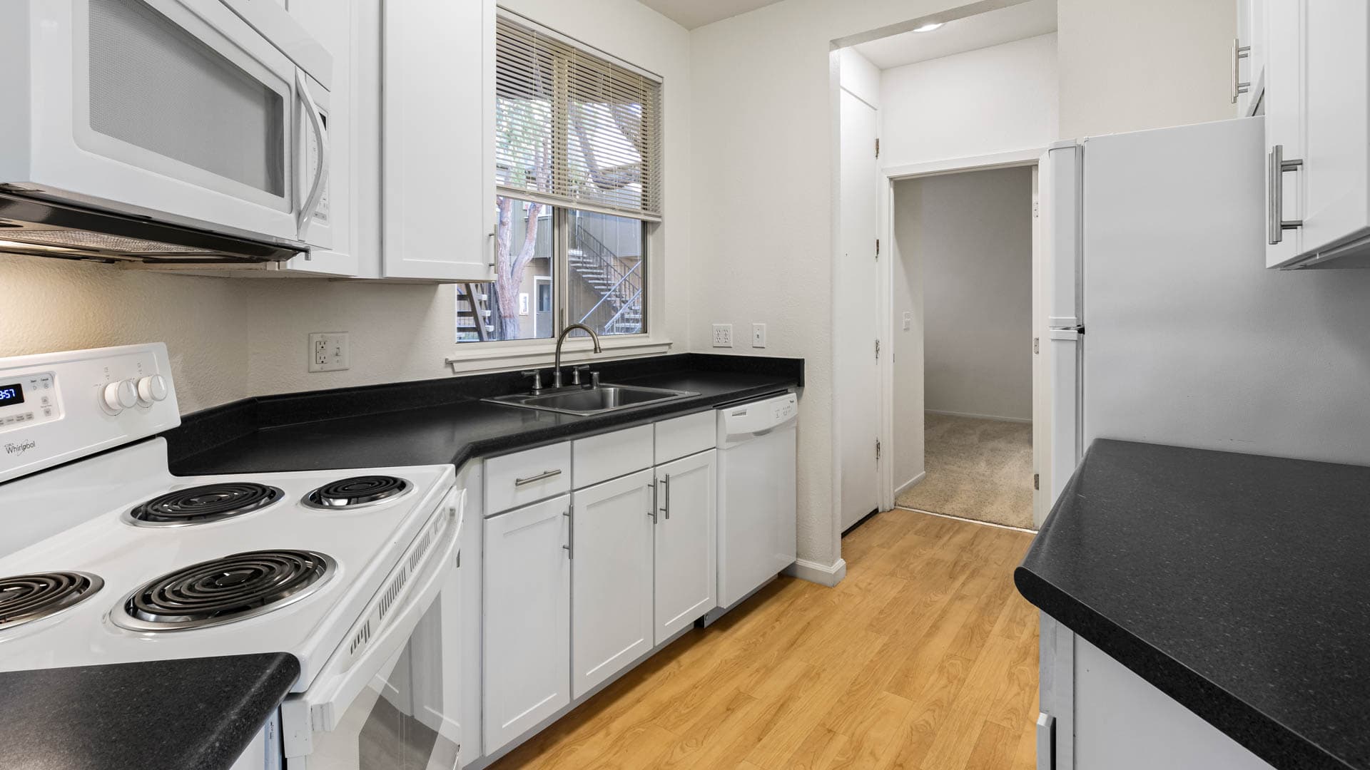 Riva Terra Apartments at Redwood Shores 9 of 11
