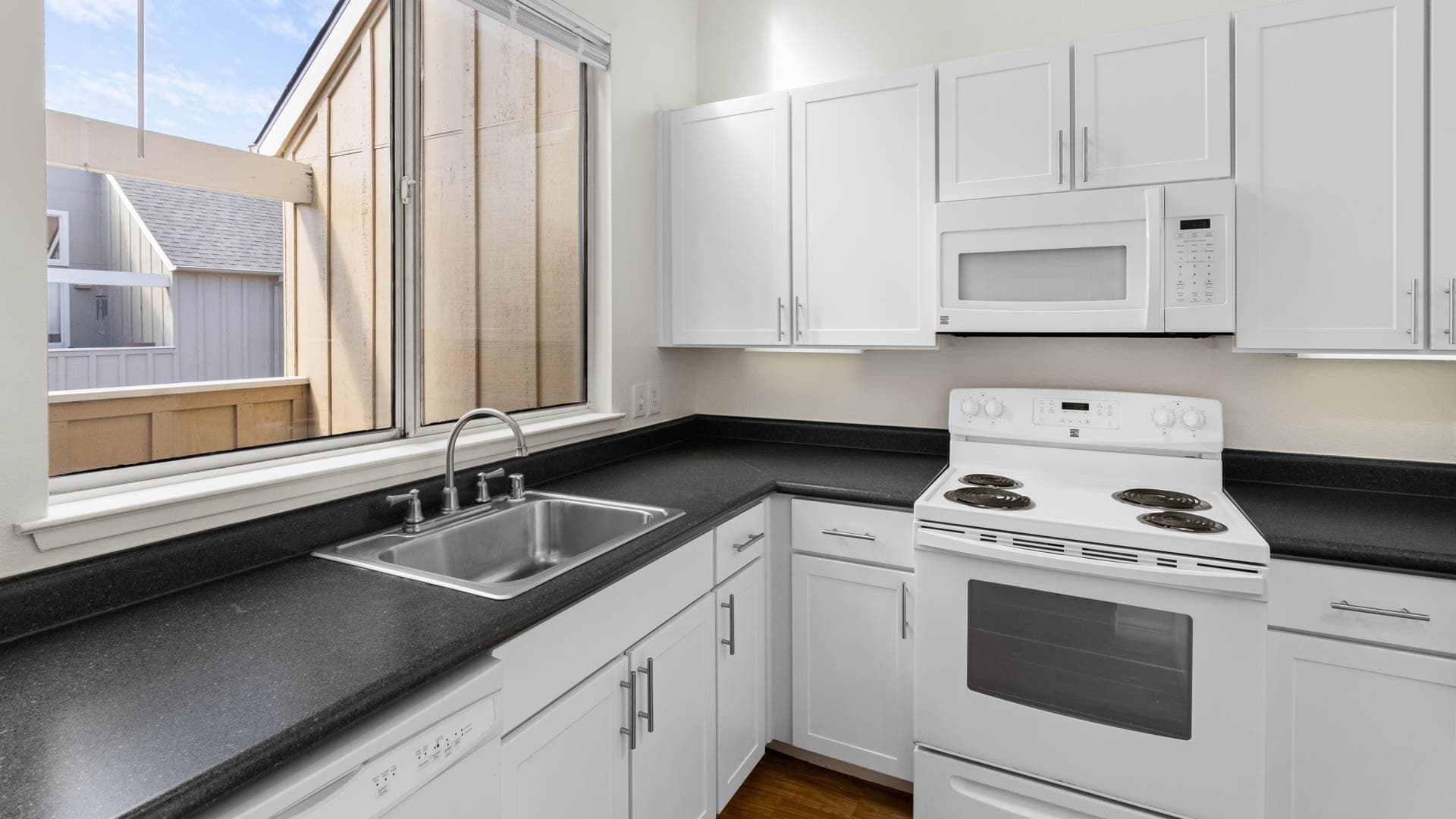 Riva Terra Apartments at Redwood Shores 3 of 8