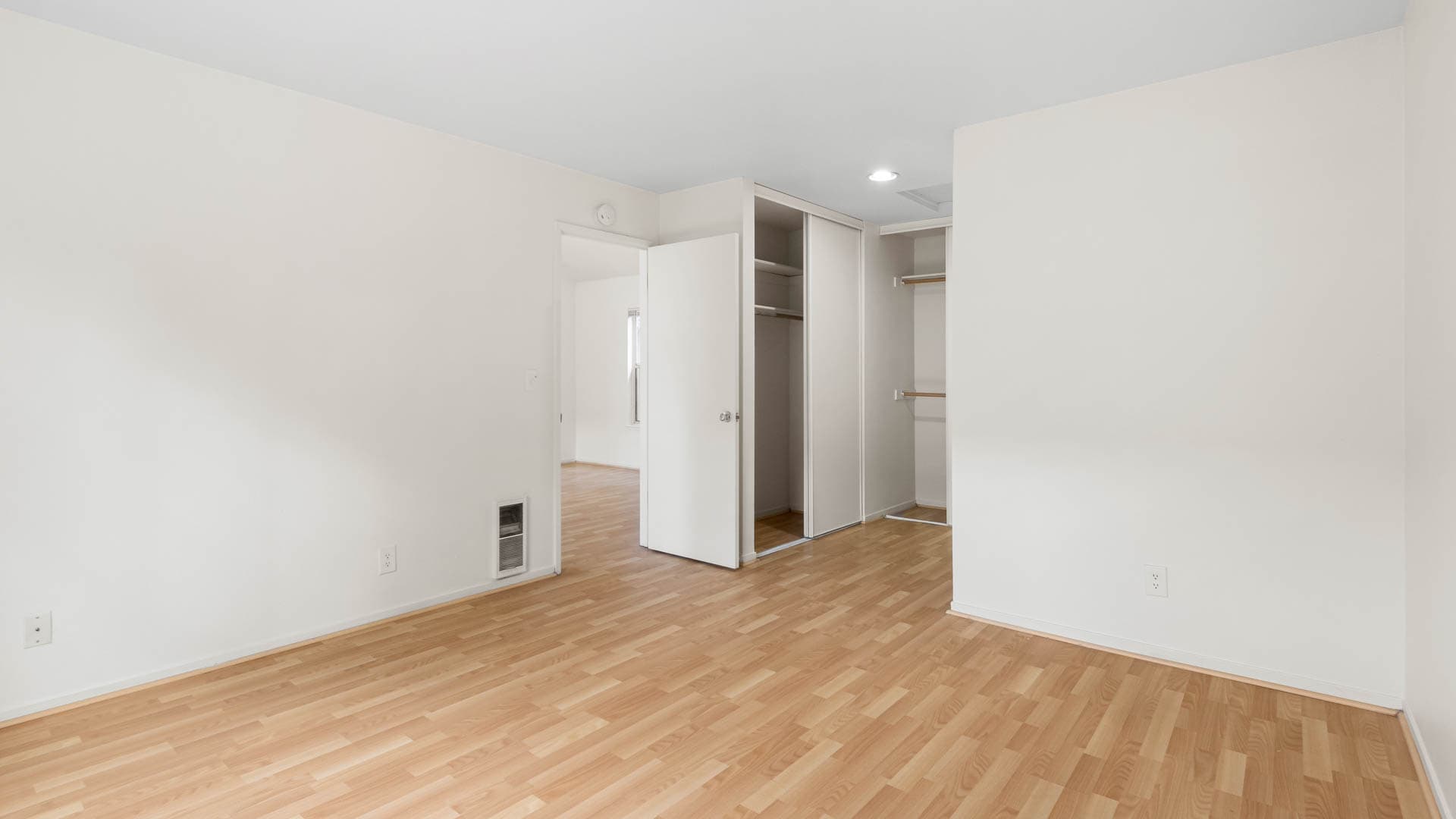 Riva Terra Apartments at Redwood Shores 4 of 8