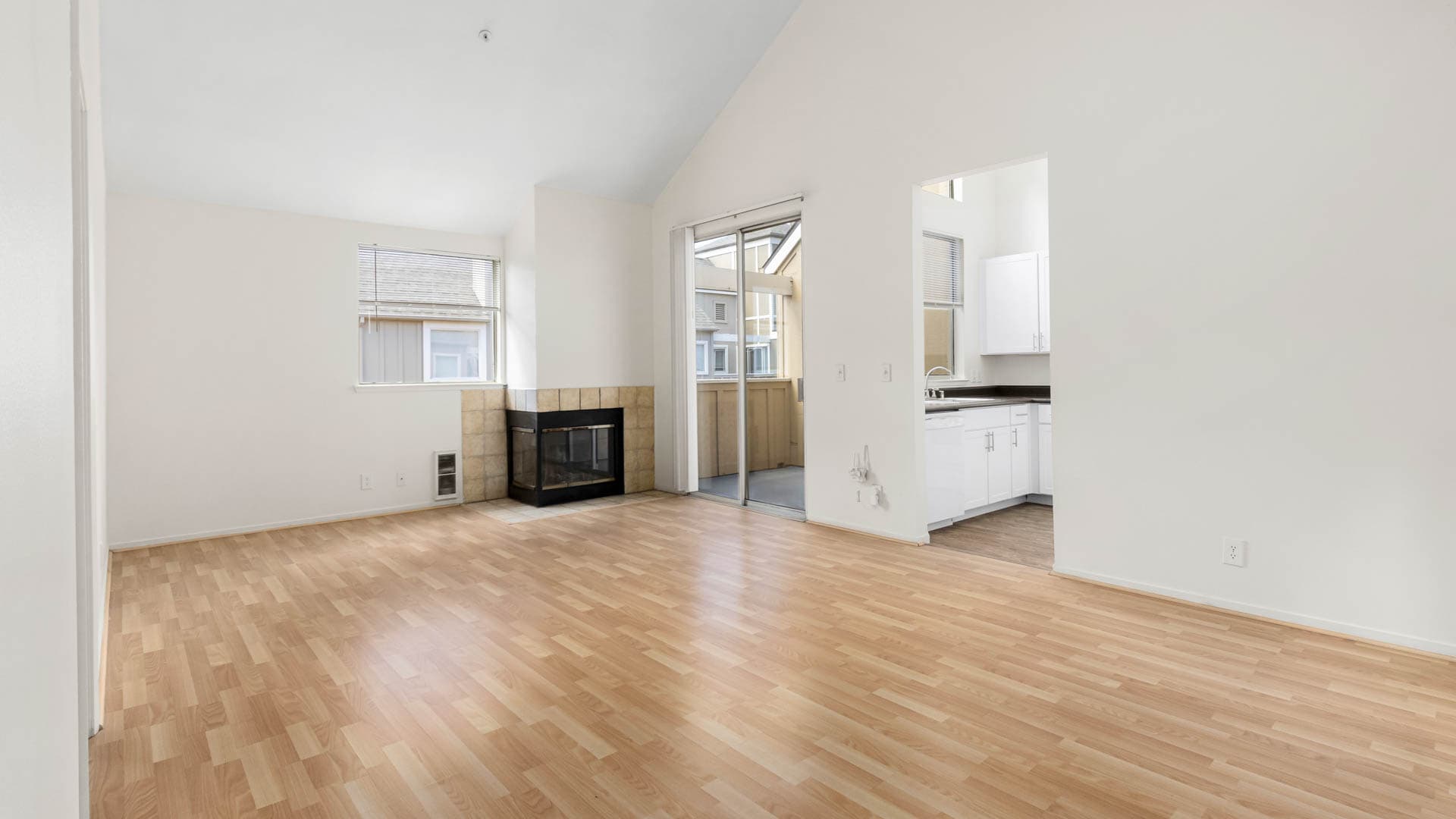 Riva Terra Apartments at Redwood Shores 6 of 8