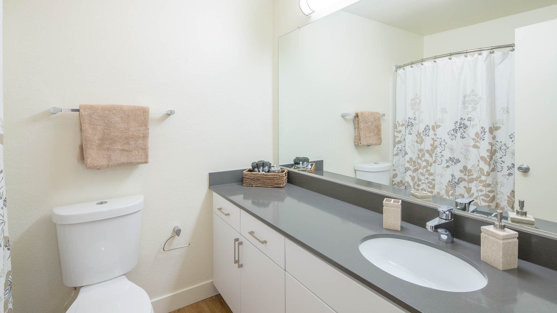 Riva Terra Apartments at Redwood Shores 5 of 13