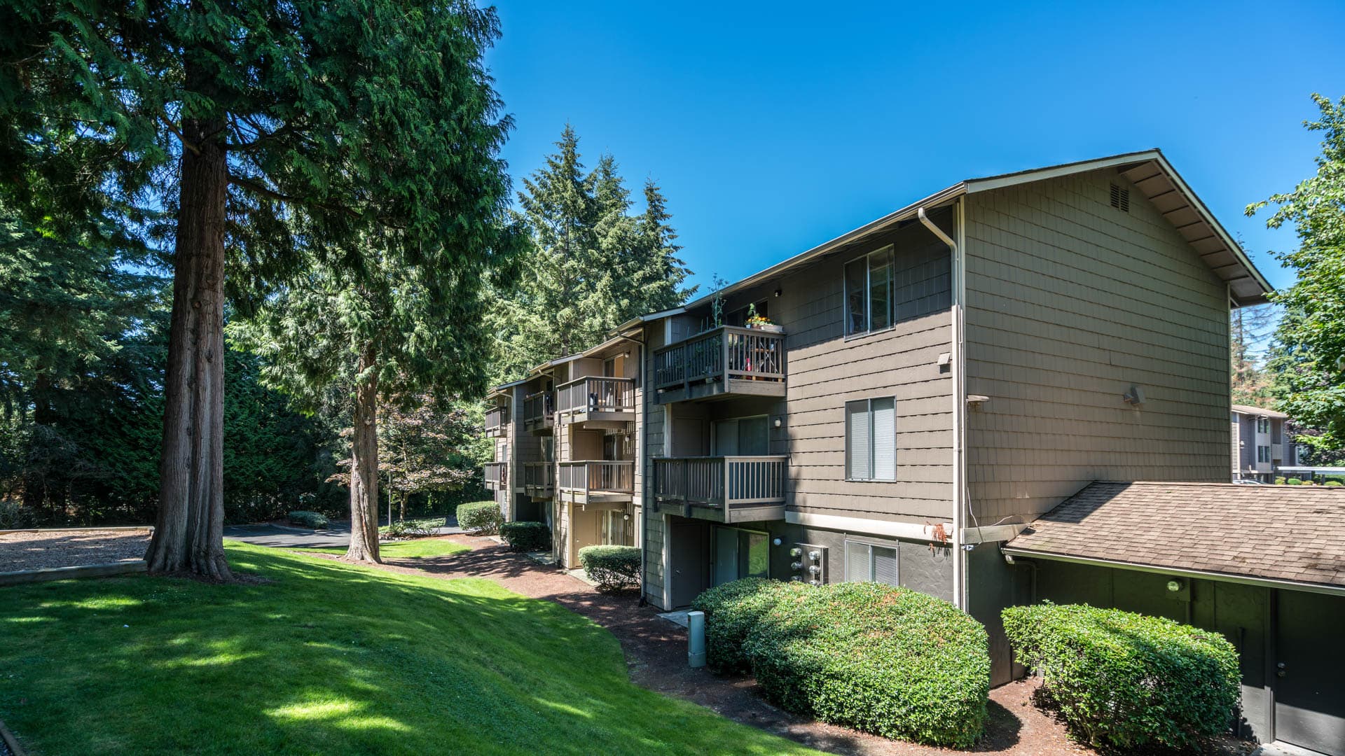 Redmond Court Apartments 4 of 35