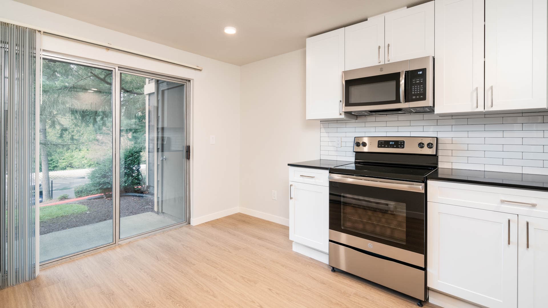 Redmond Court Apartments 4 of 11
