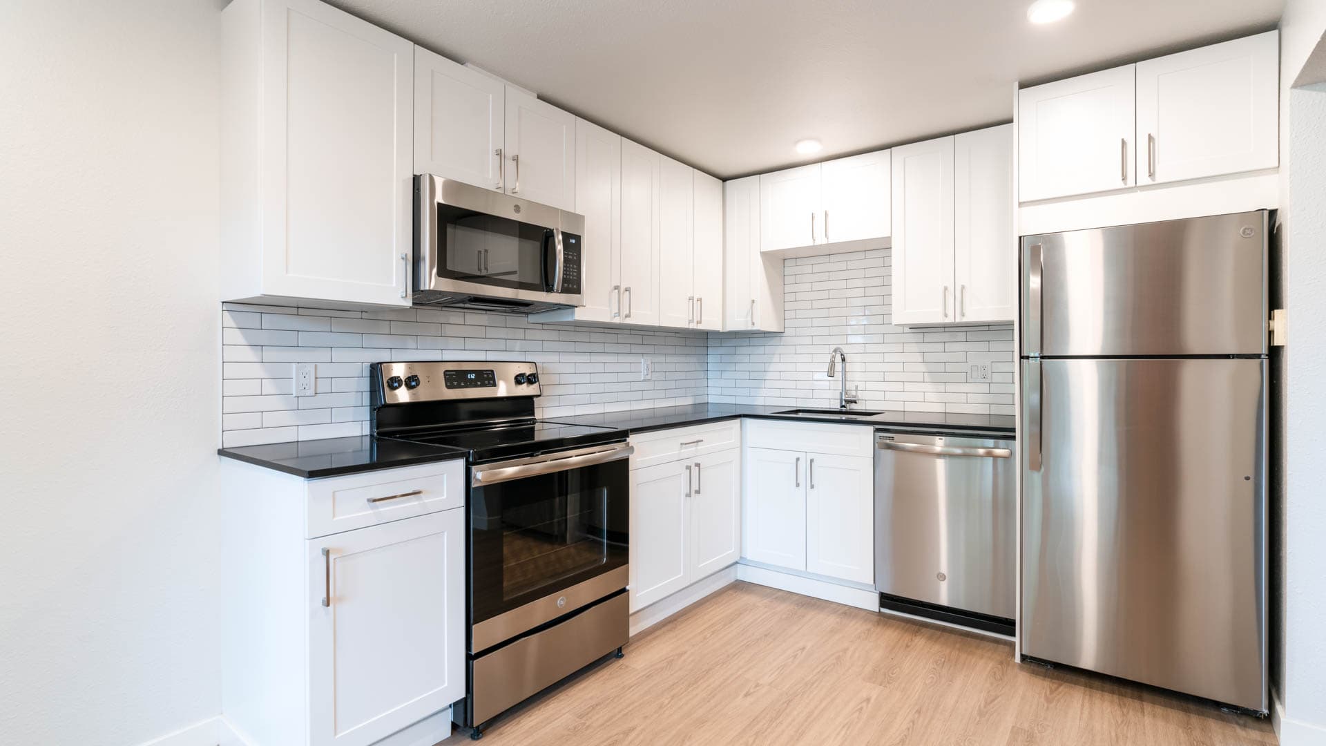 Redmond Court Apartments 5 of 11