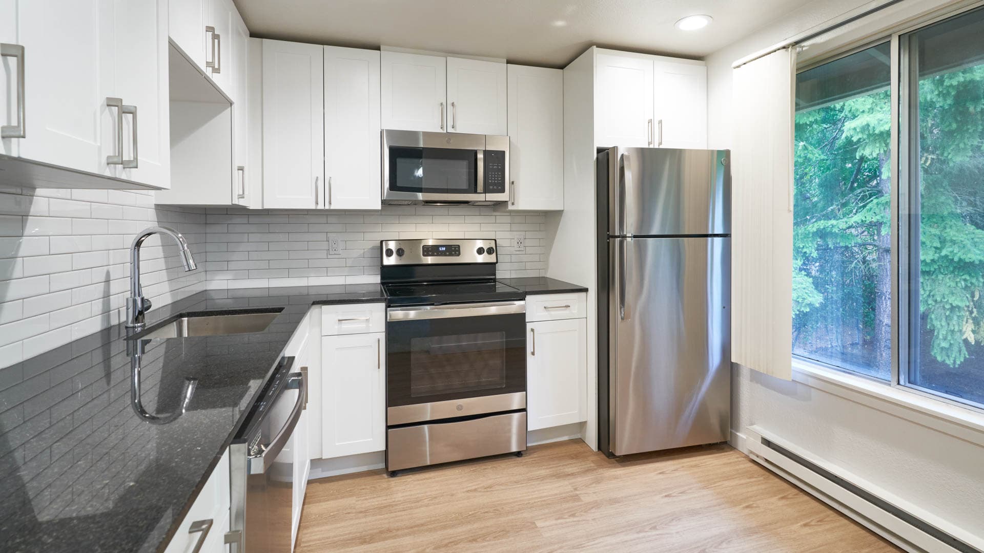 Redmond Court Apartments 2 of 22