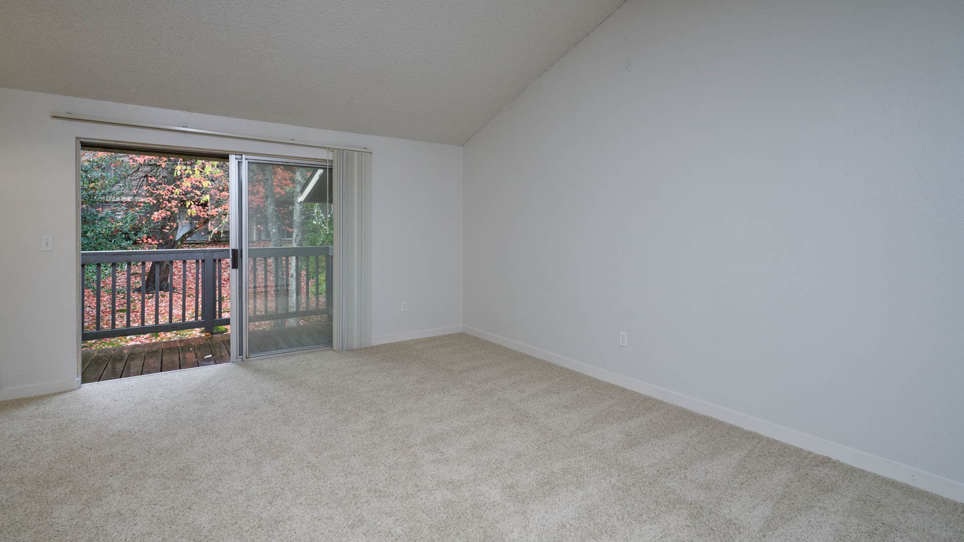 Redmond Court Apartments 3 of 22
