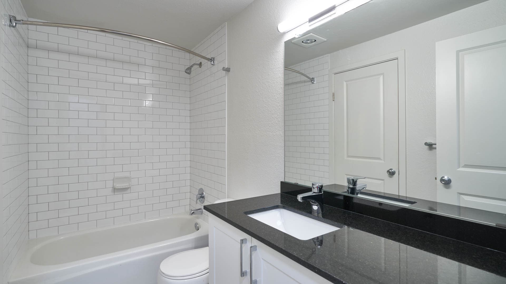 Redmond Court Apartments 4 of 22