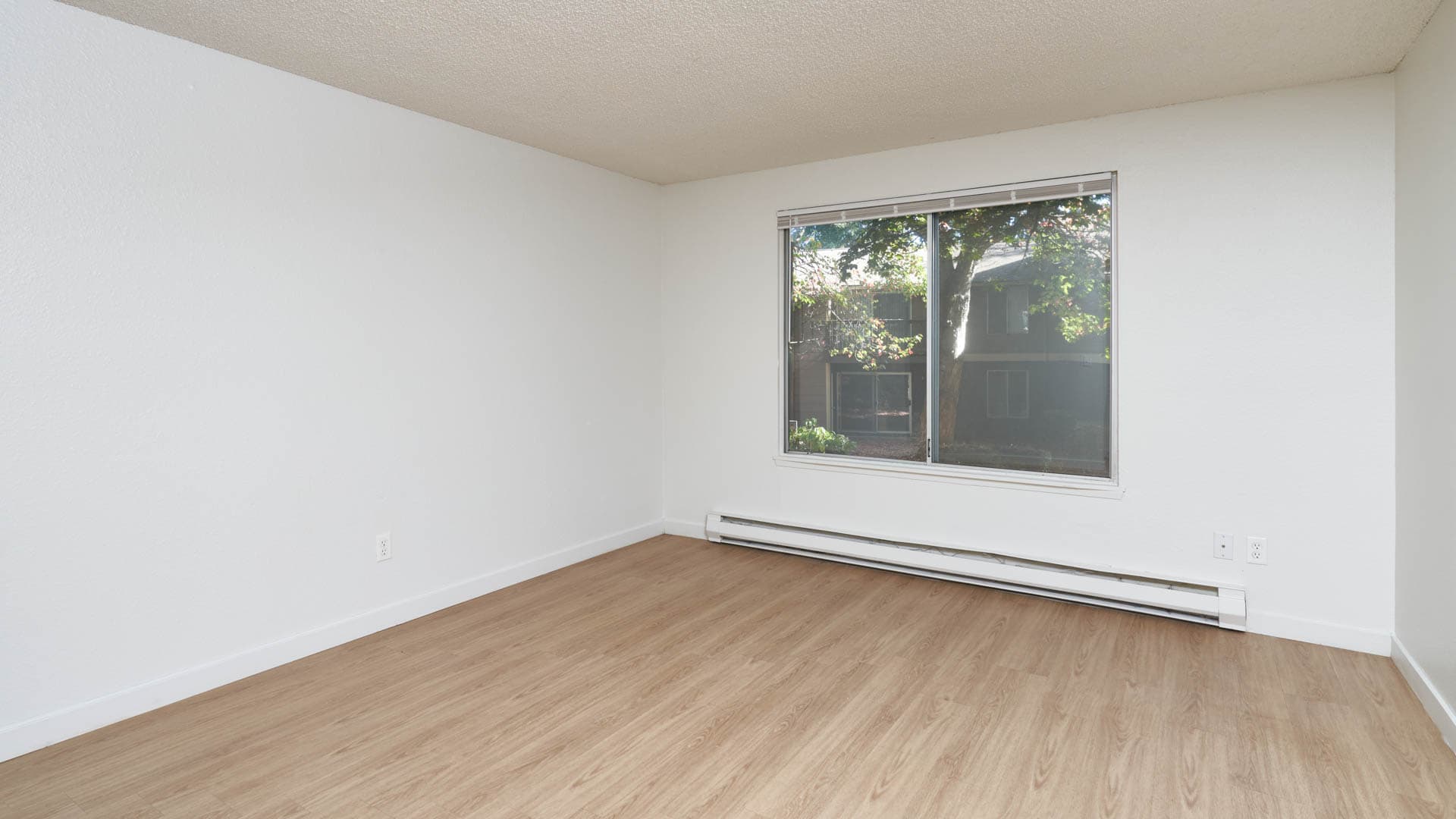 Redmond Court Apartments 1 of 7