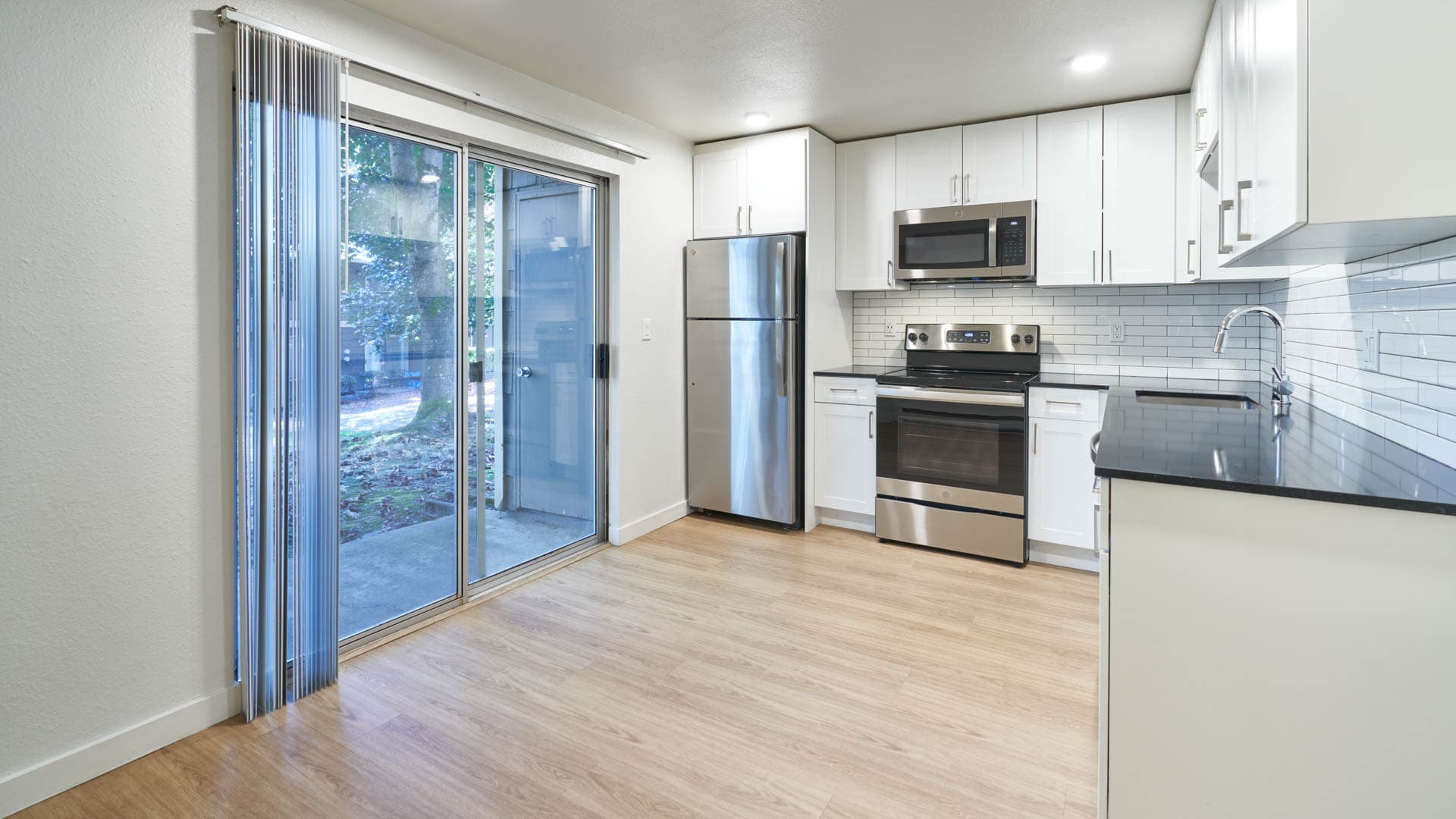 Redmond Court Apartments 2 of 7