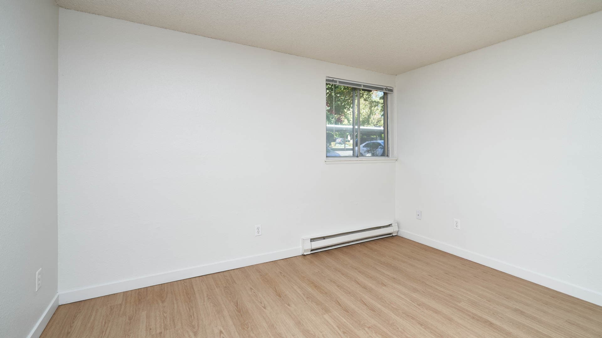 Redmond Court Apartments 3 of 7
