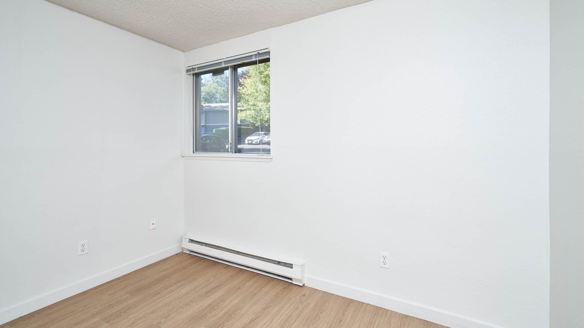 Redmond Court Apartments 4 of 7