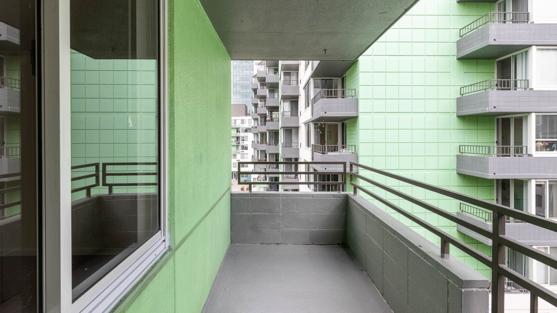 SoMa Square Apartments 5 of 6