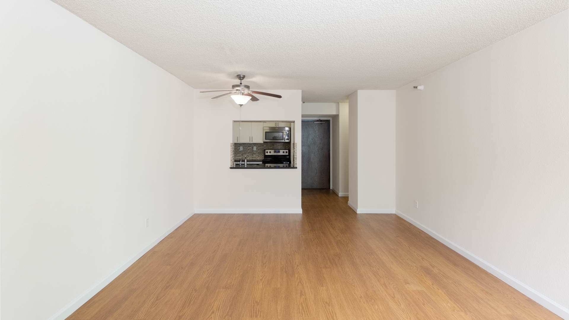 SoMa Square Apartments 4 of 6