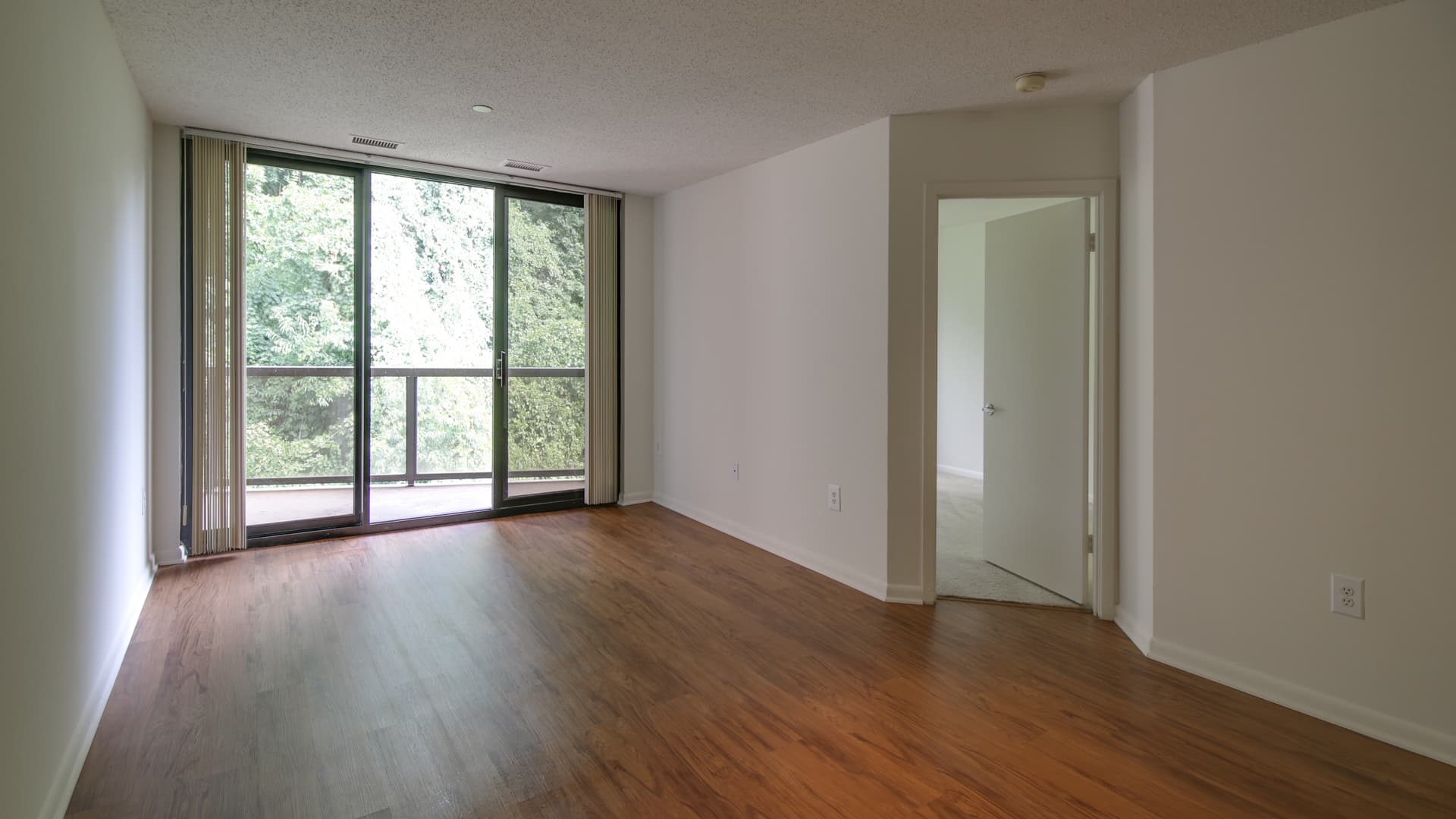 2501 Porter Apartments 4 of 14
