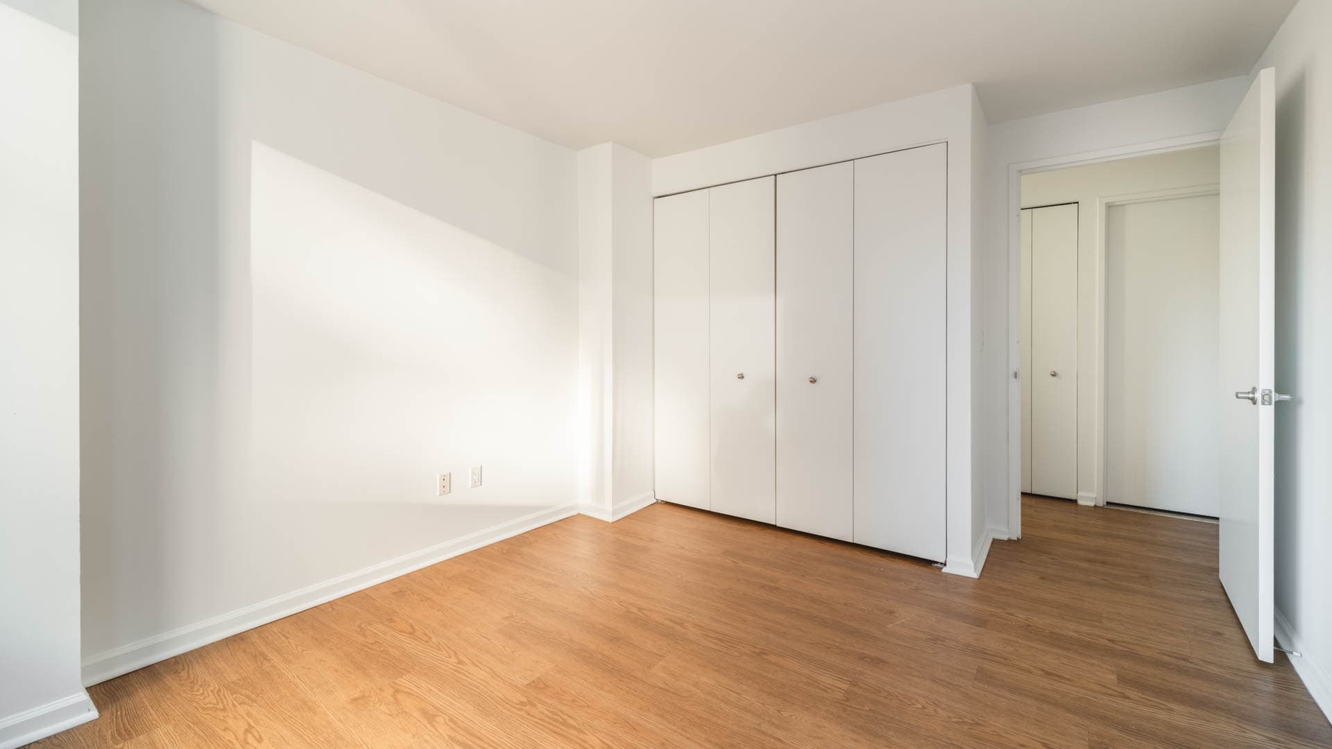 300 East 39th Apartments 7 of 12