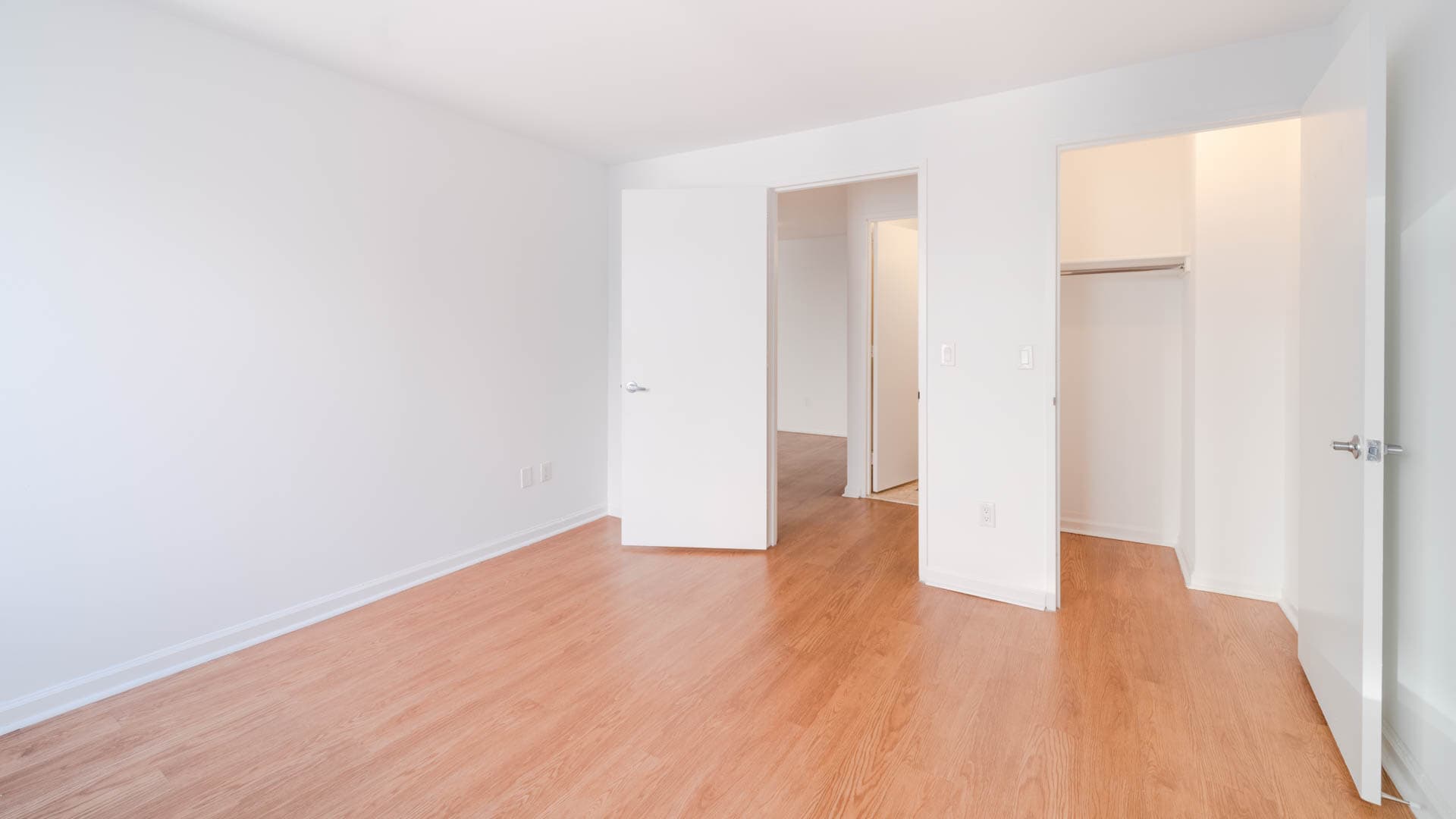 300 East 39th Apartments 3 of 8