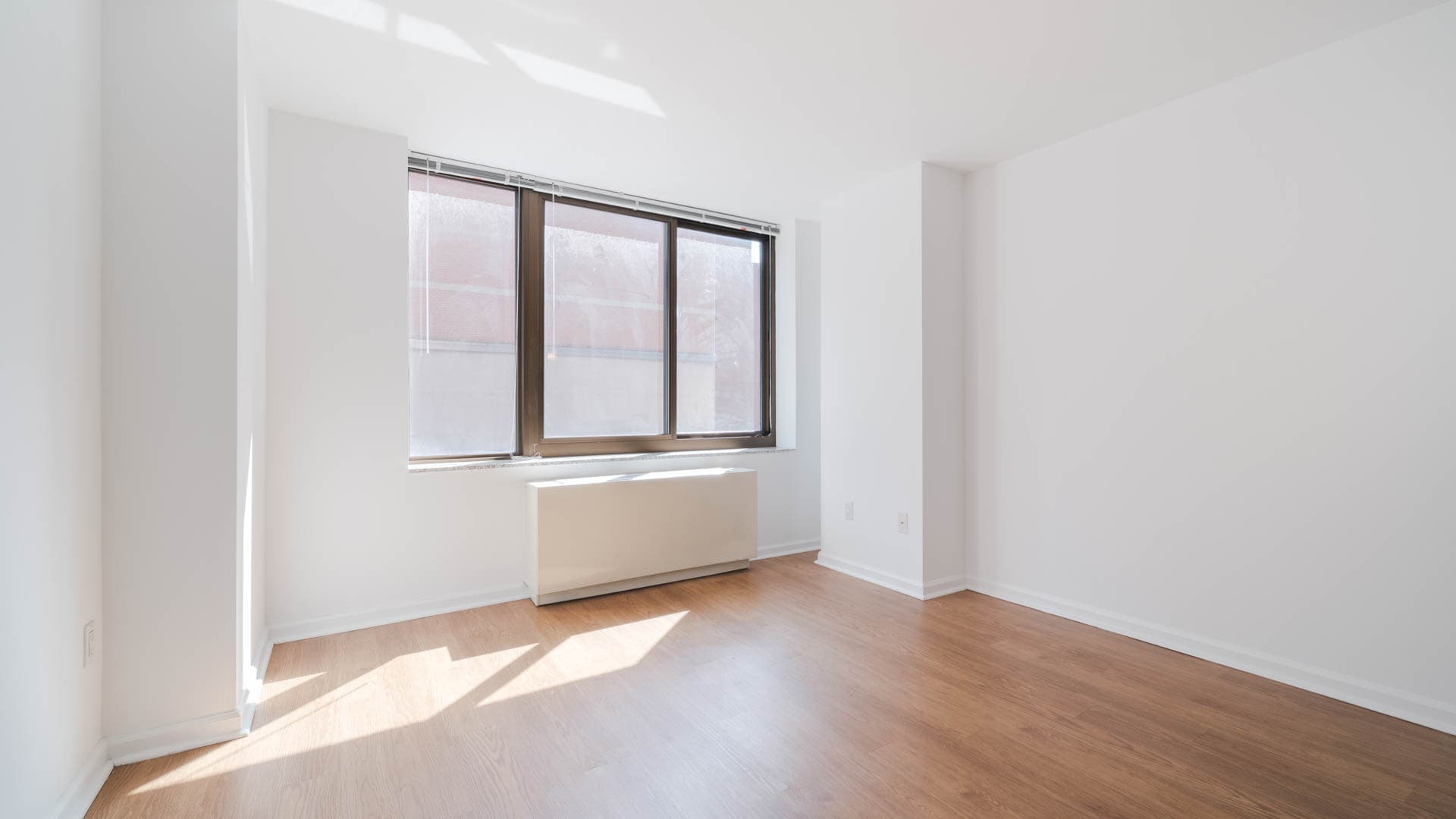 300 East 39th Apartments 2 of 6