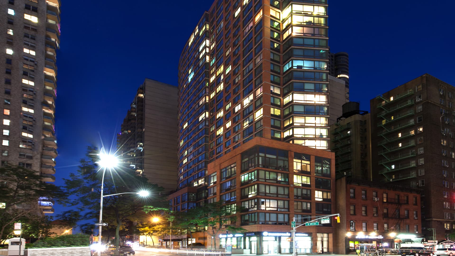 300 East 39th Apartments 2 of 44