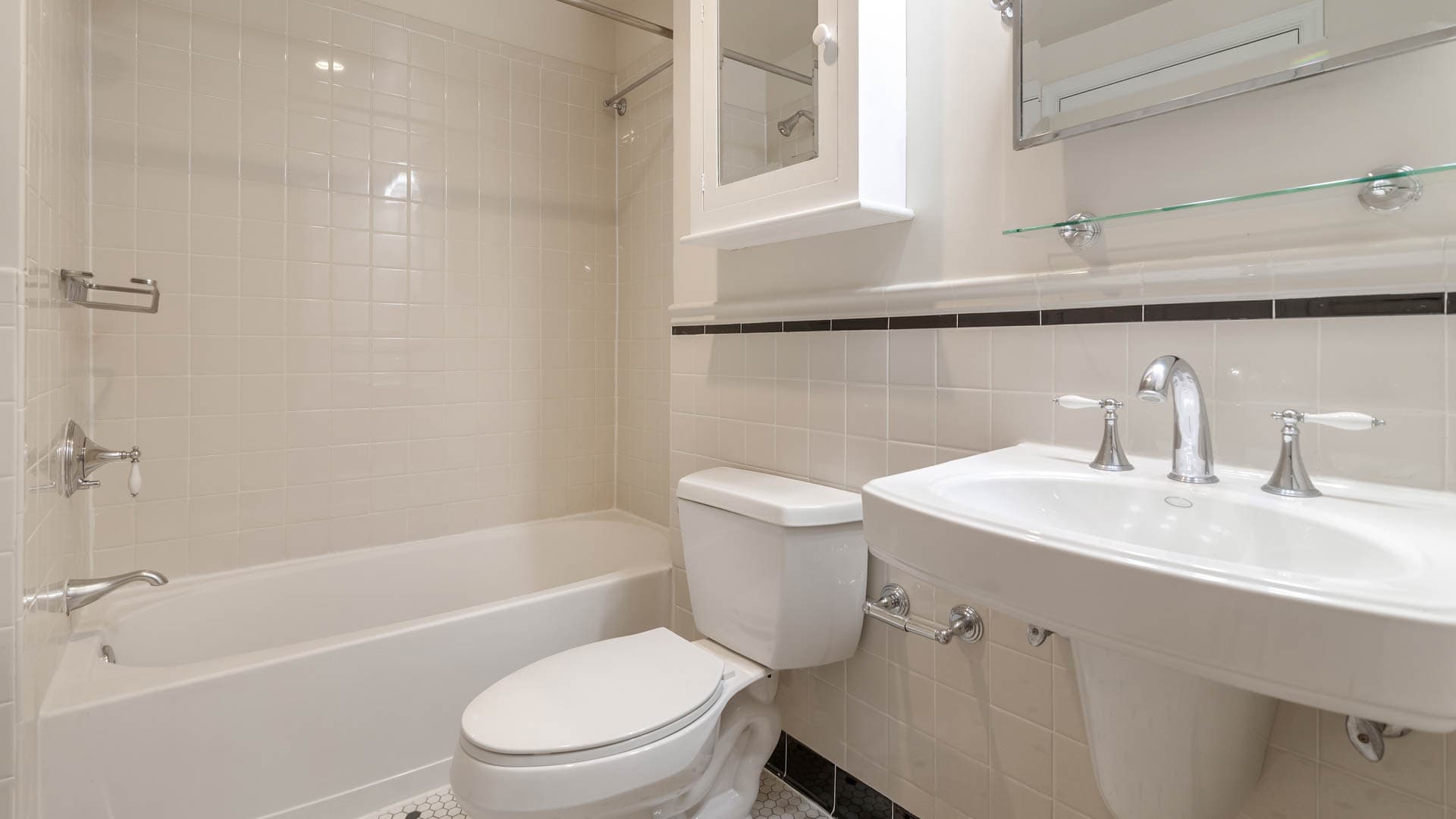 Alban Towers Apartments 4 of 8
