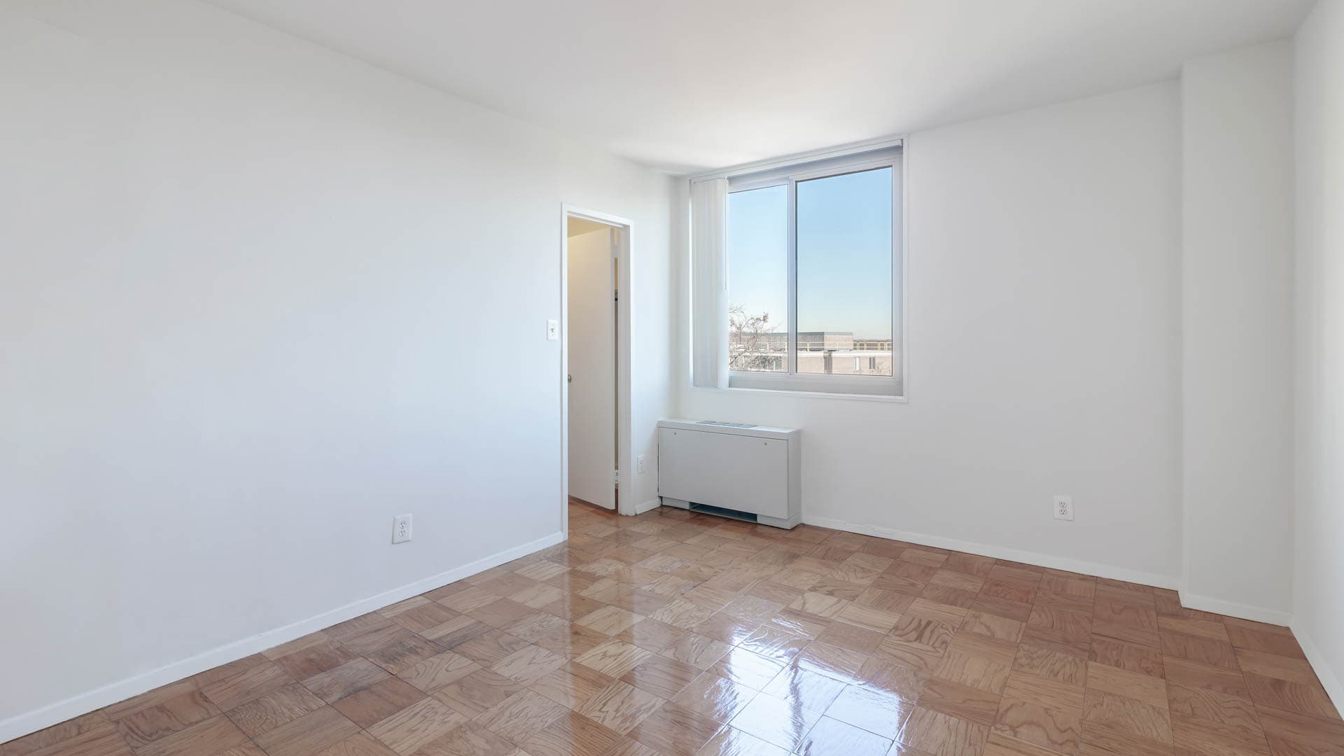 3003 Van Ness Apartments 4 of 8