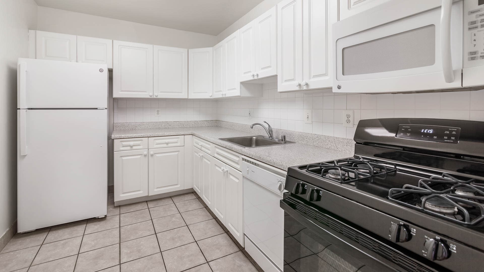 3003 Van Ness Apartments 4 of 8