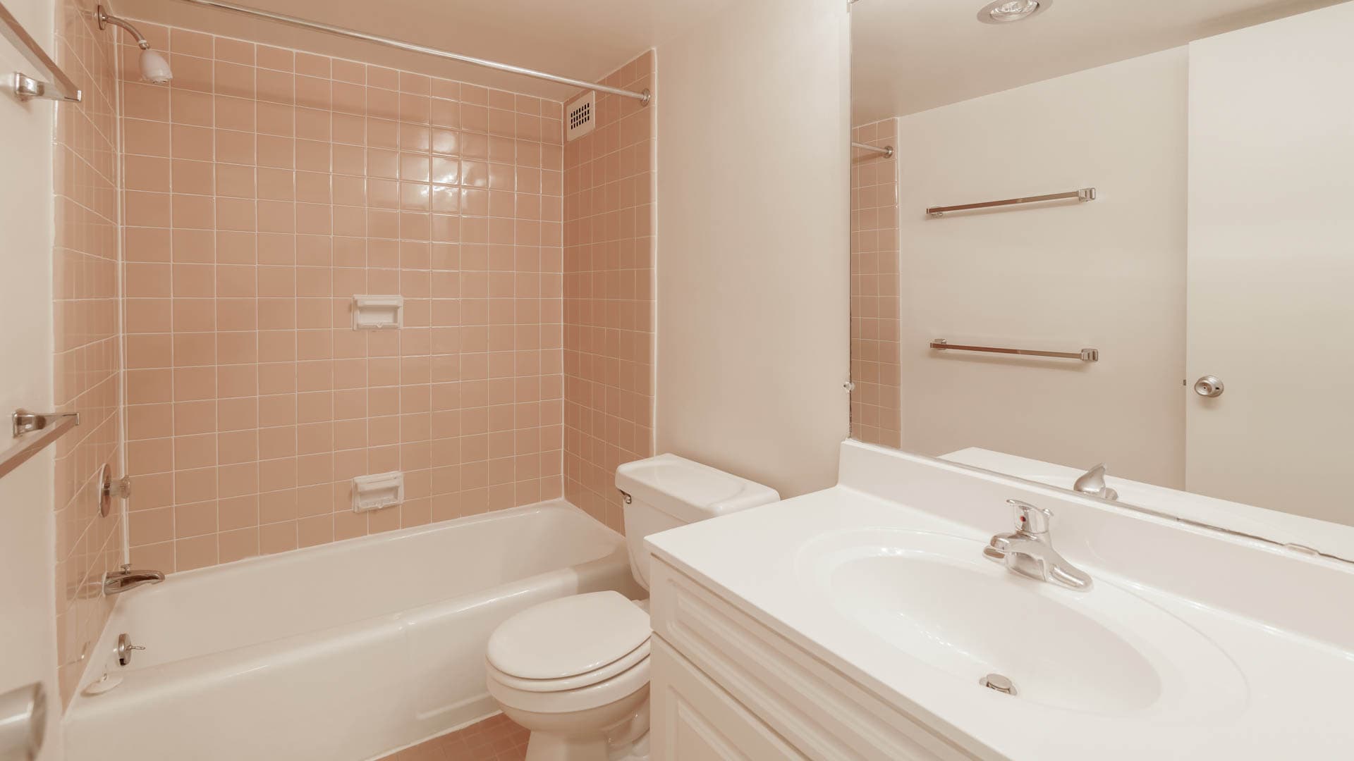 3003 Van Ness Apartments 2 of 8