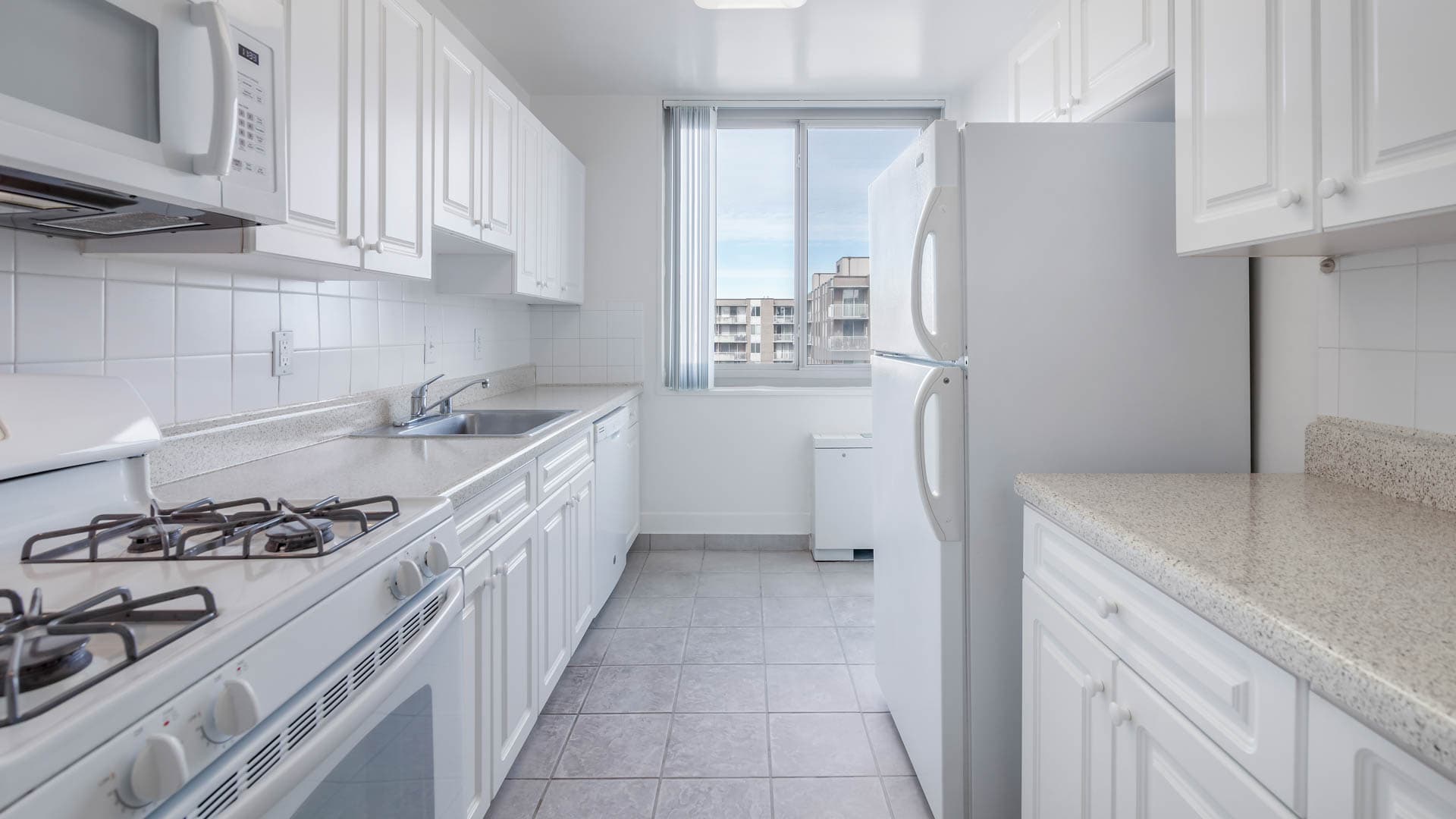 3003 Van Ness Apartments 4 of 6