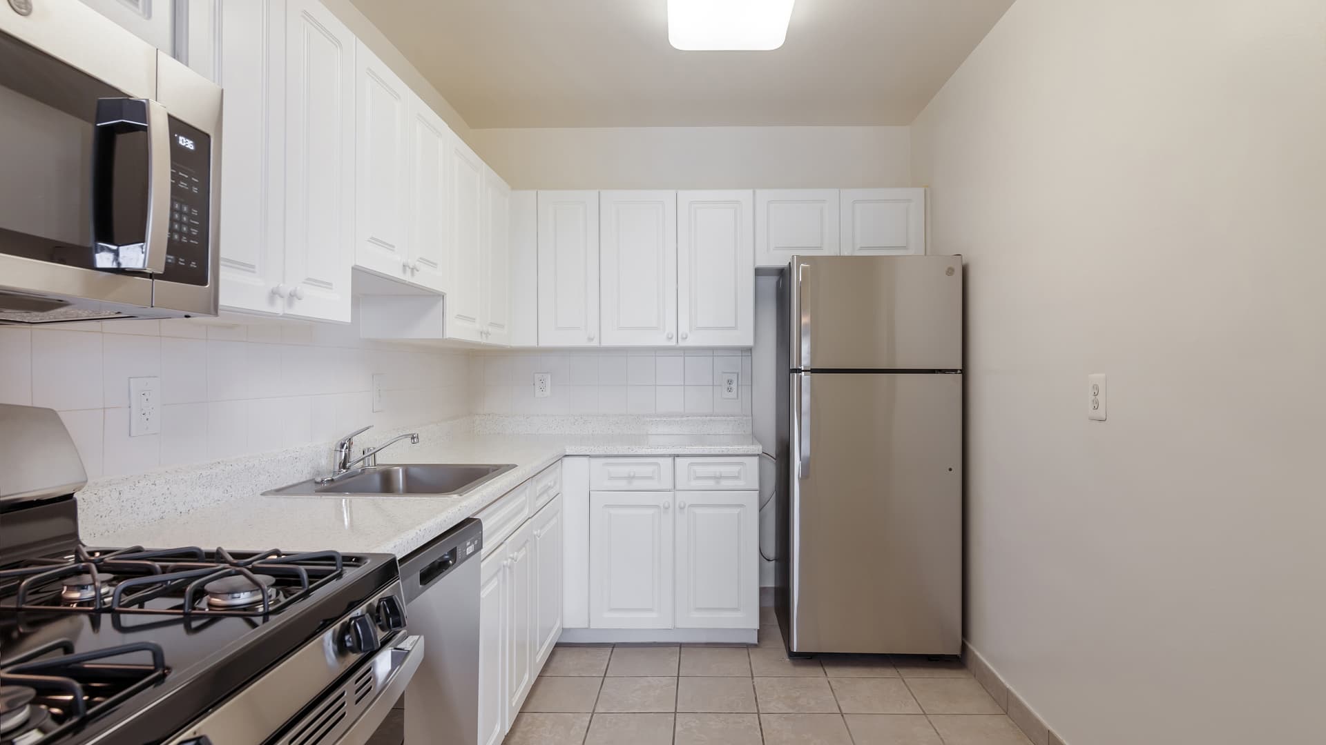 3003 Van Ness Apartments 3 of 8