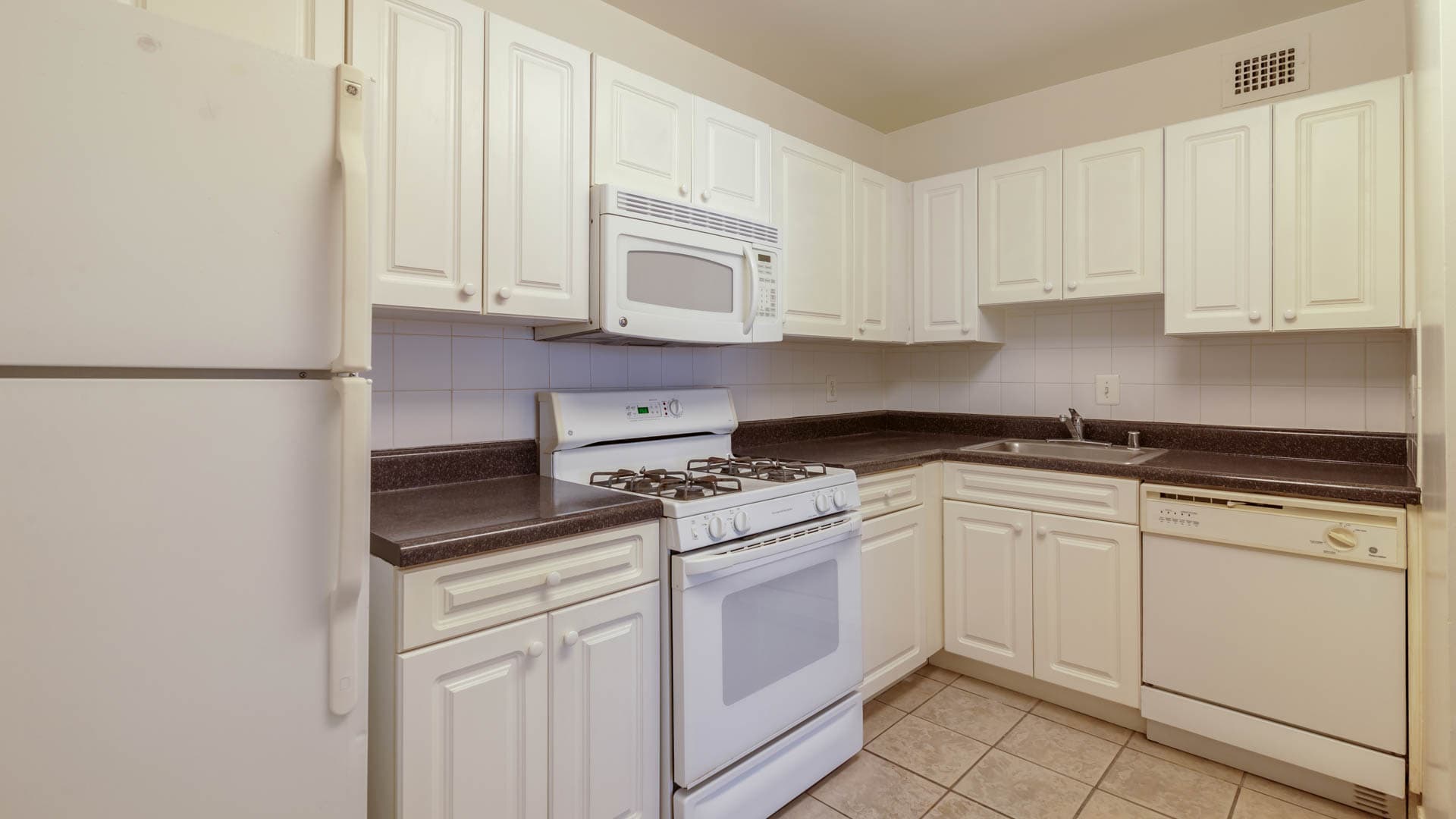3003 Van Ness Apartments 2 of 4