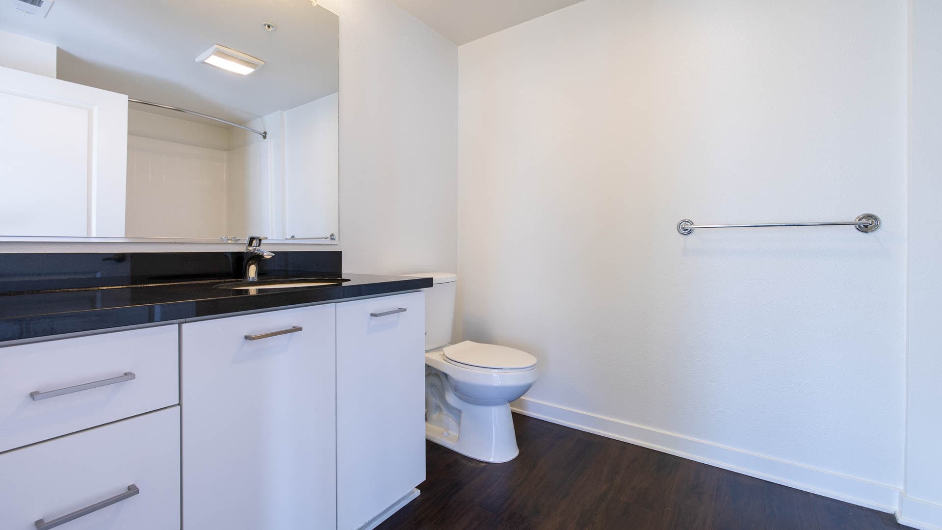 Jia Apartments 3 of 6