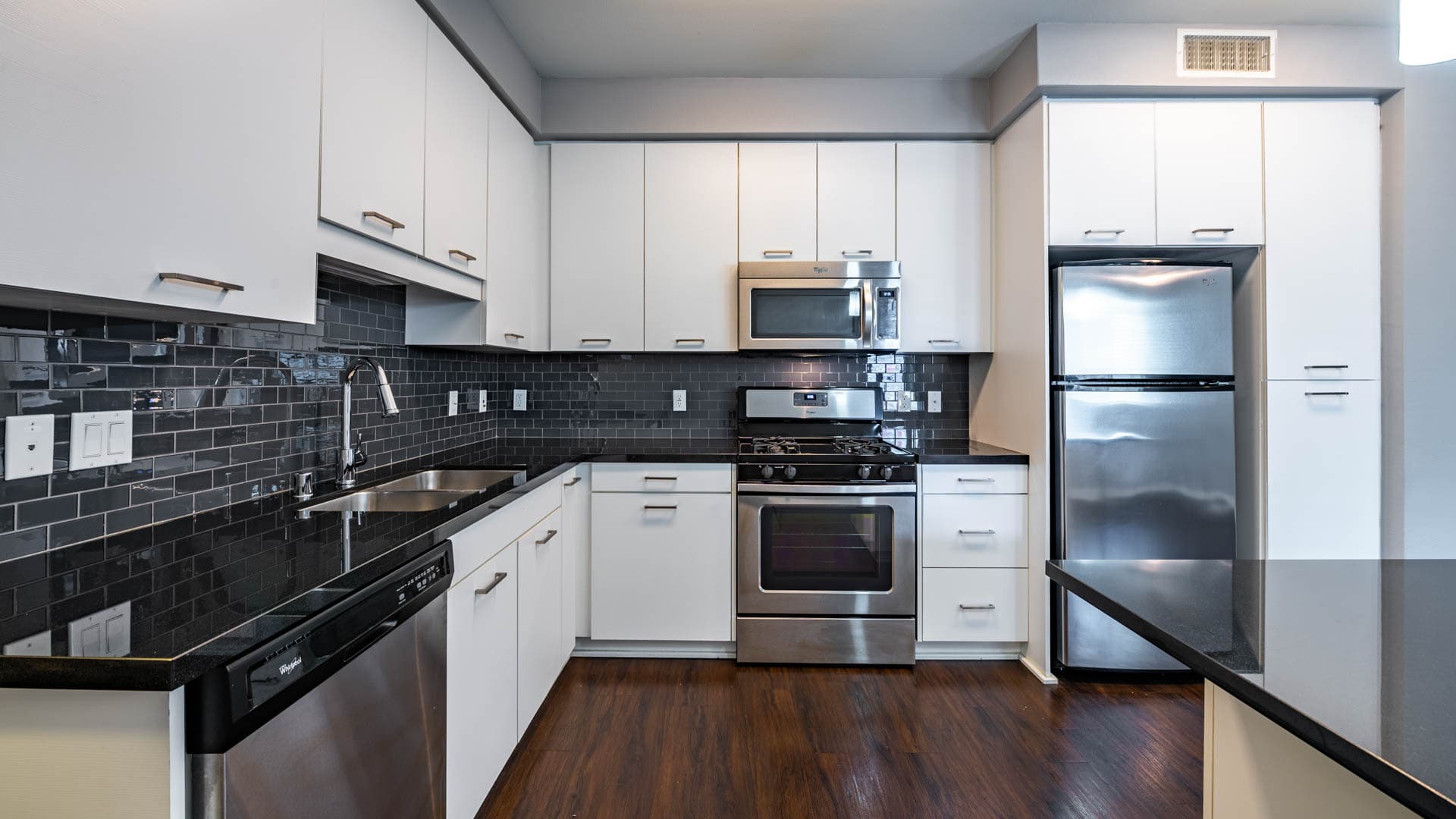 Jia Apartments 4 of 7