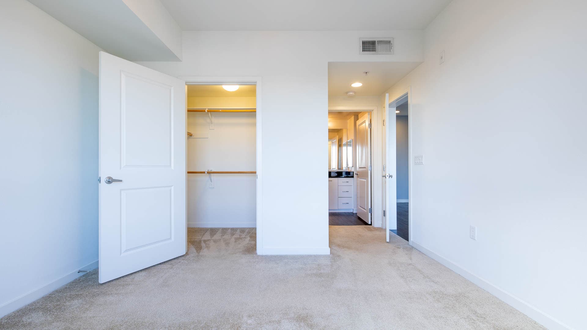 Jia Apartments 4 of 7