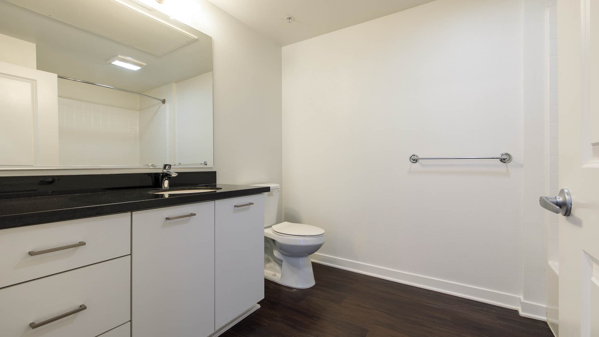 Jia Apartments 5 of 6