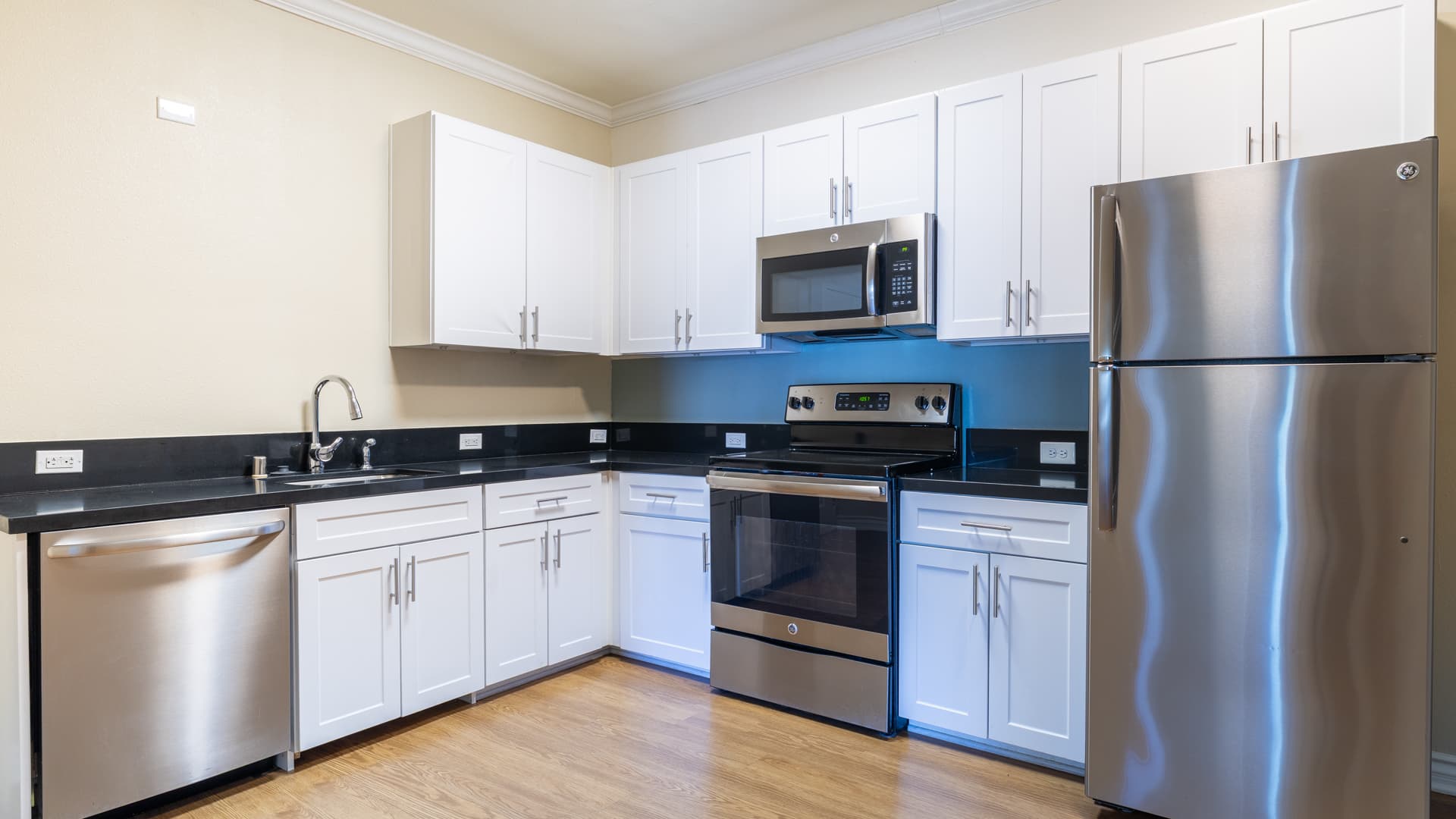 425 Broadway Apartments 2 of 9