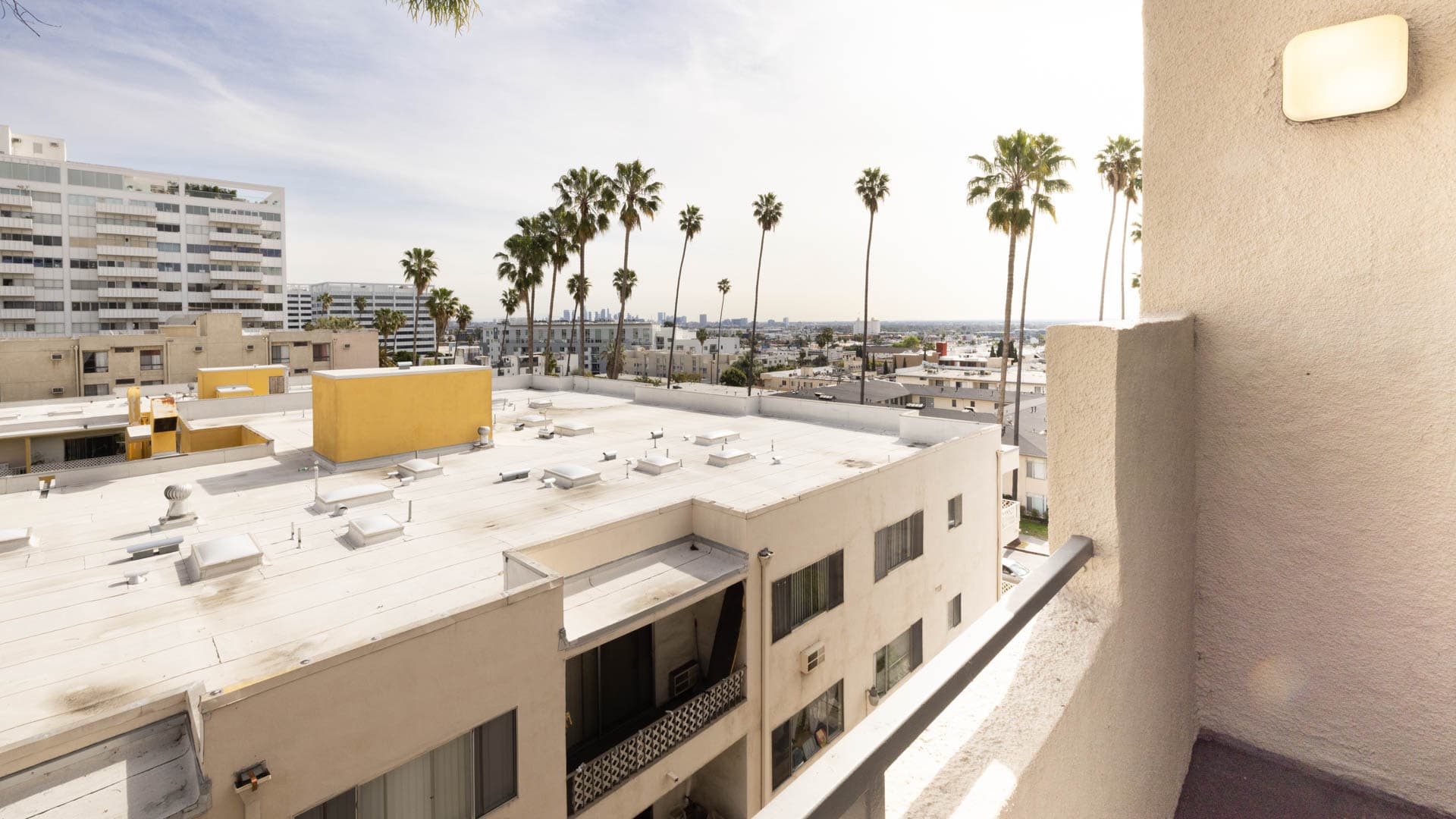 Vantage Hollywood Apartments 10 of 23
