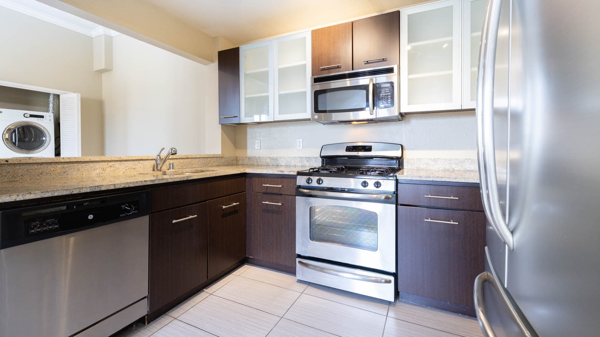 Vantage Hollywood Apartments 5 of 23