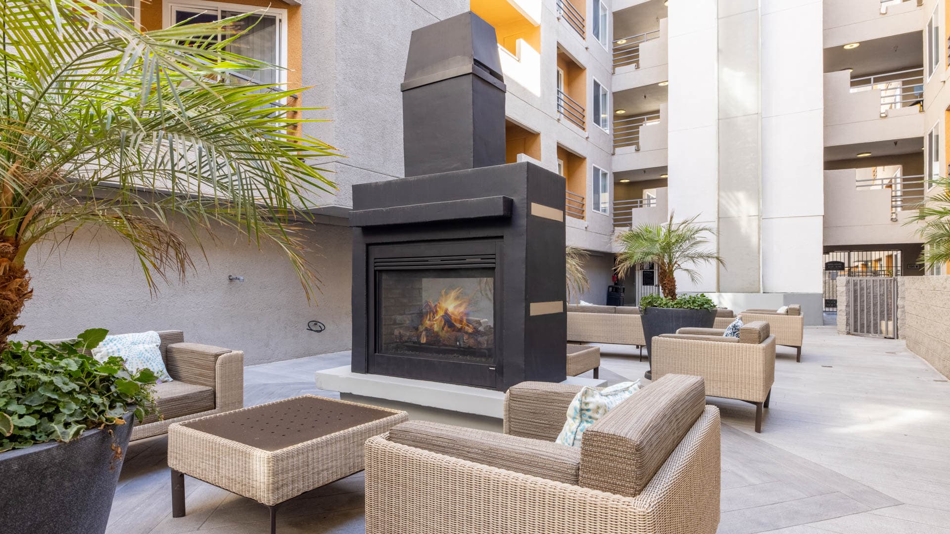 Vantage Hollywood Apartments 23 of 23