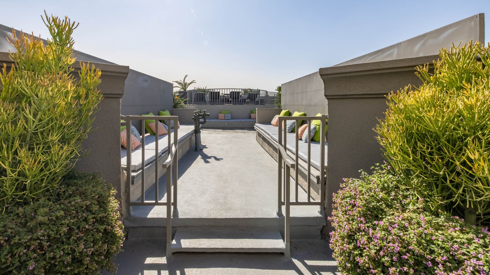 Vantage Hollywood Apartments 22 of 23