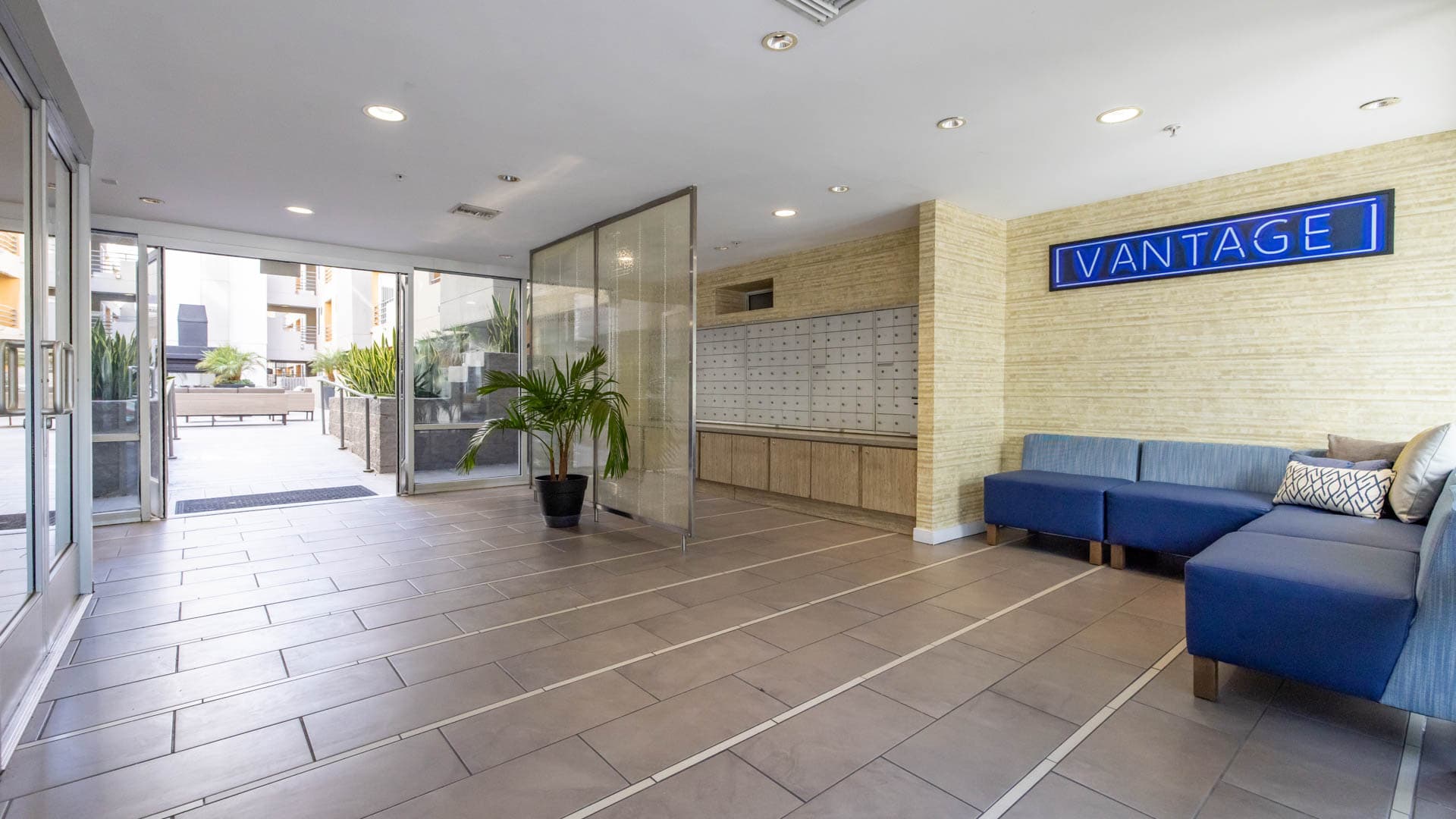 Vantage Hollywood Apartments 4 of 23