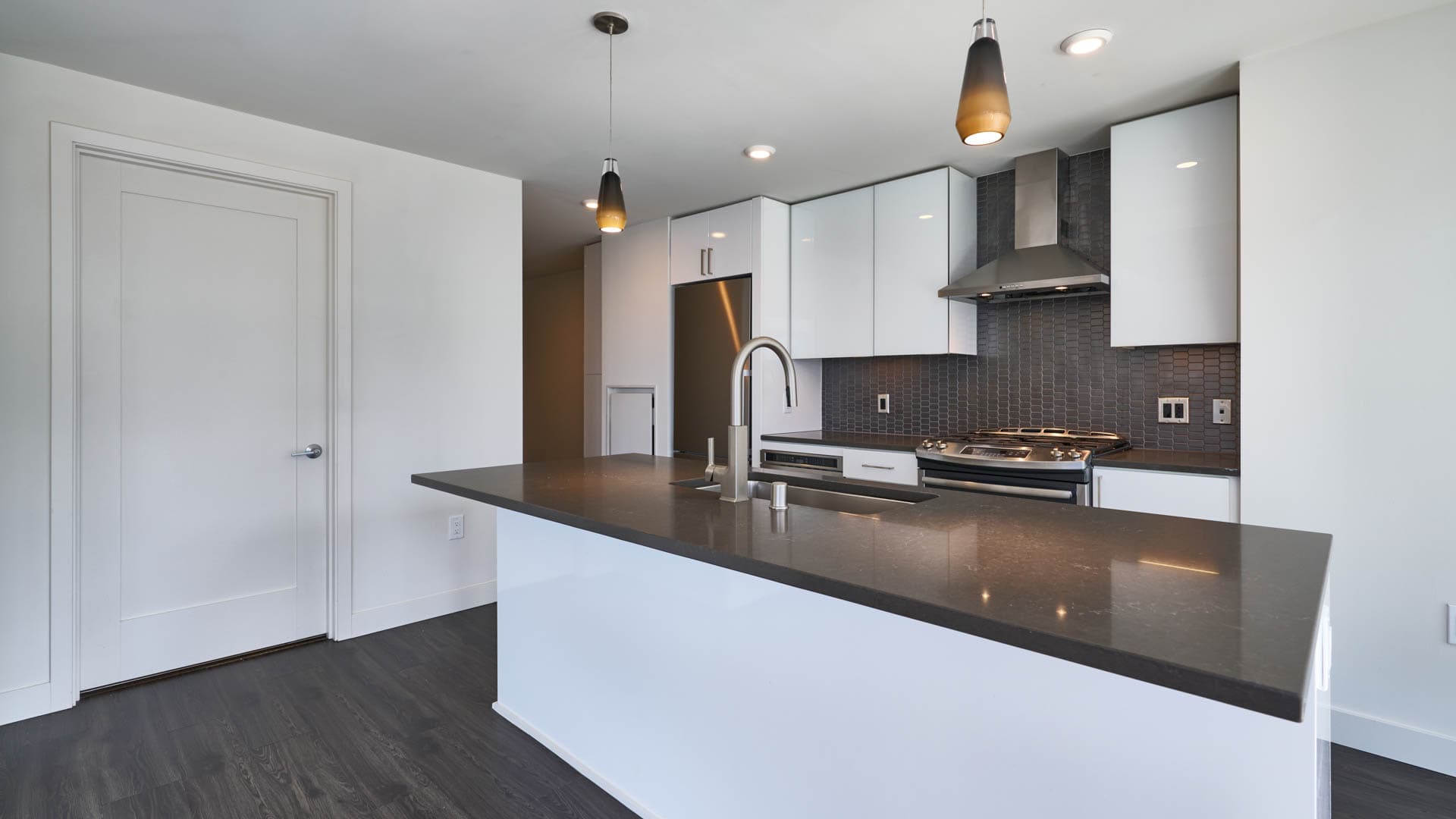 Helios Apartments 5 of 10