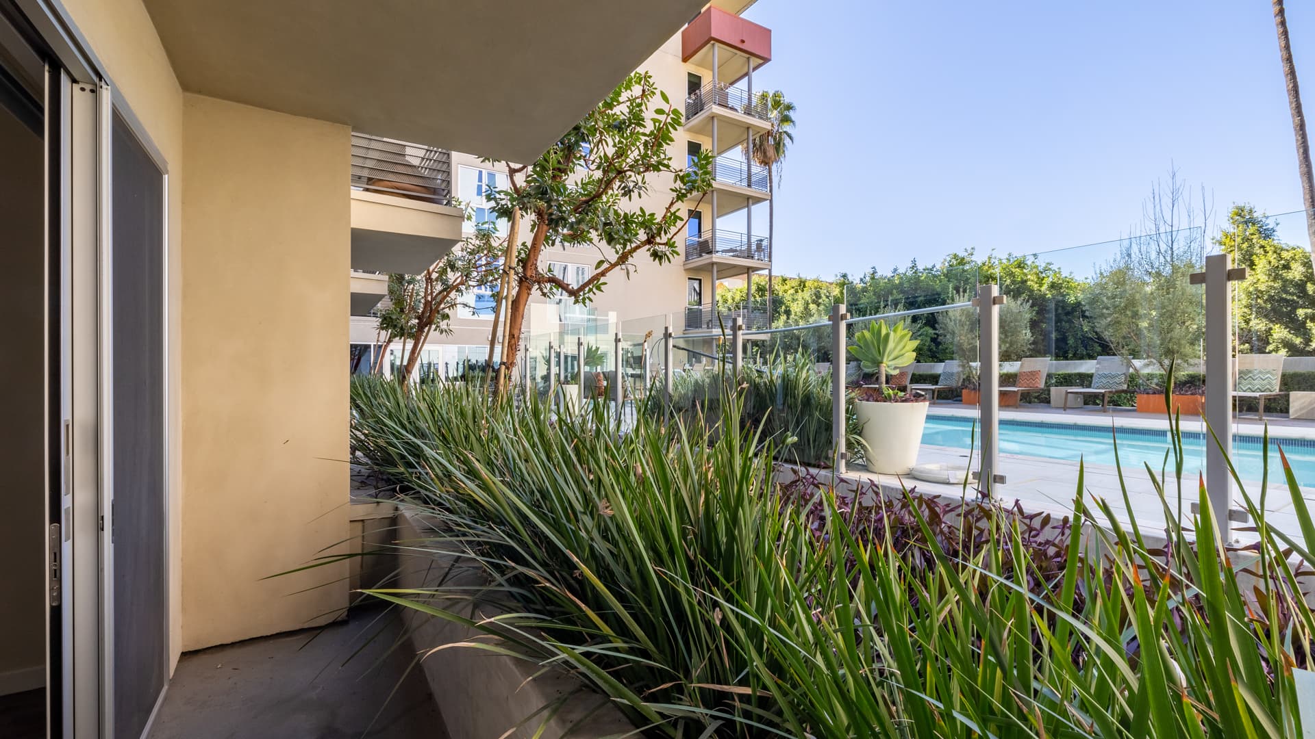 Radius Koreatown Apartments 2 of 5