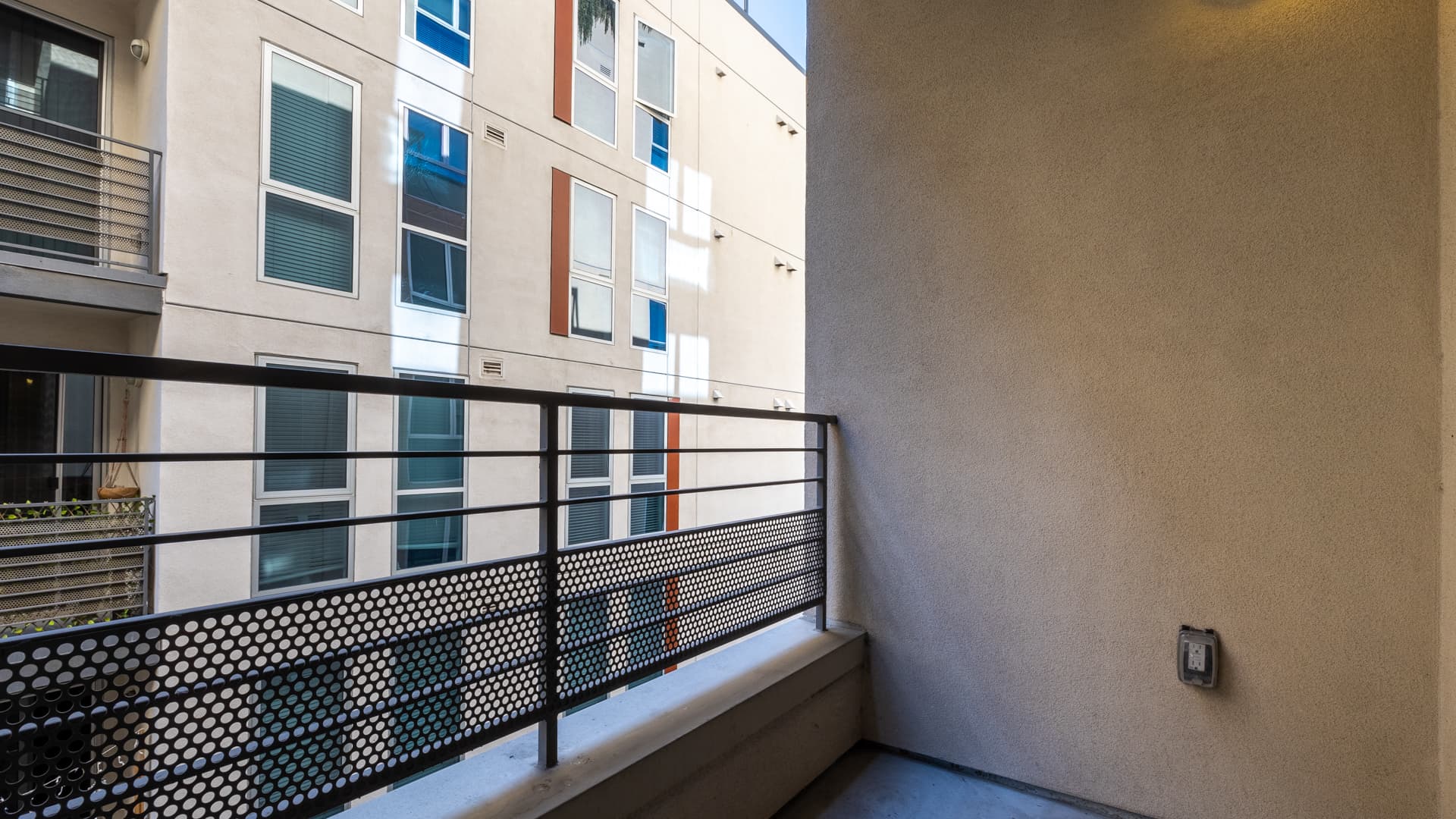 Radius Koreatown Apartments 5 of 6