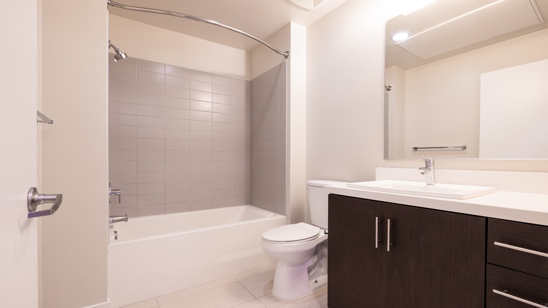 Radius Koreatown Apartments 4 of 5
