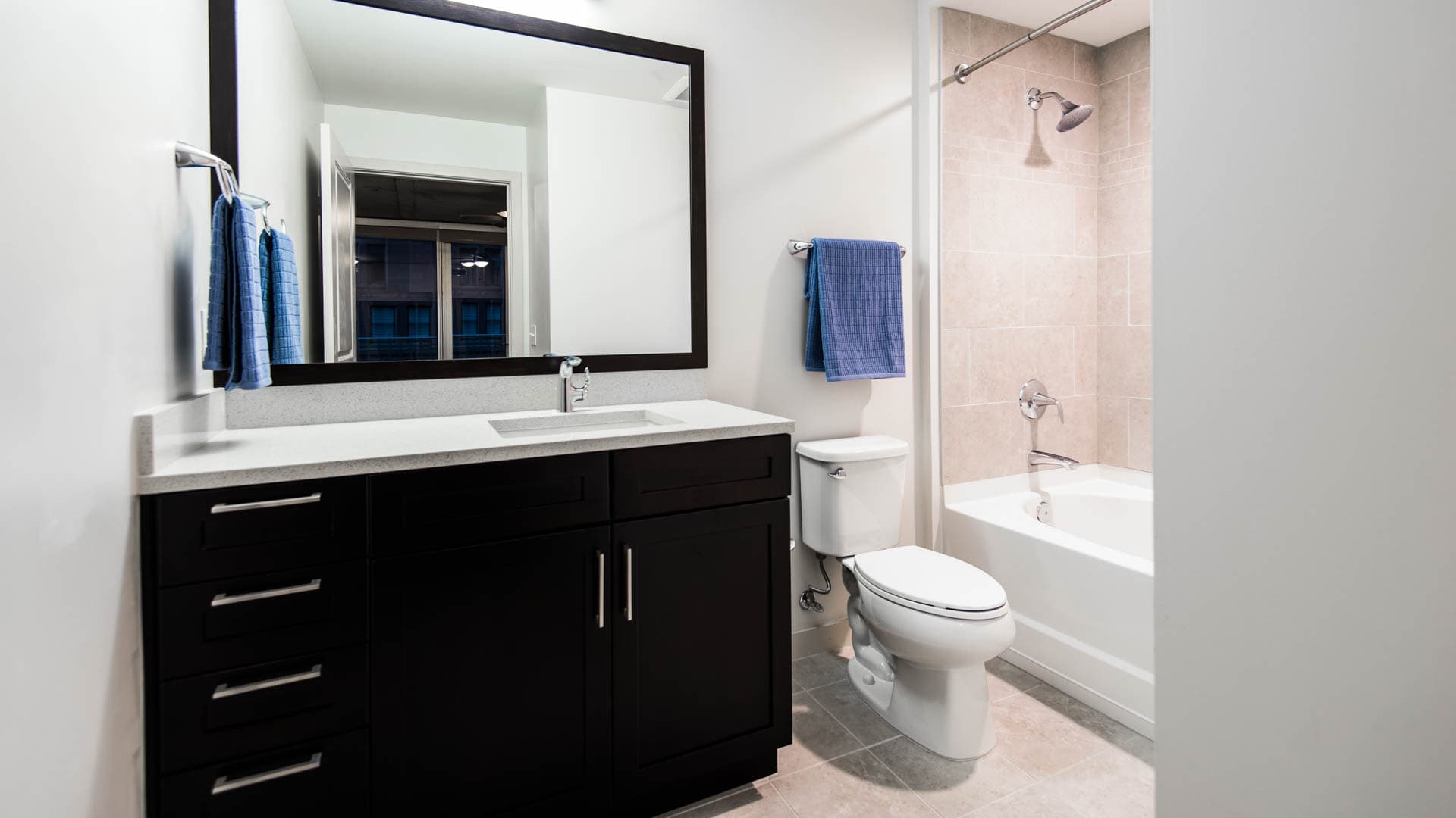 Skyhouse Denver Apartments 2 of 4