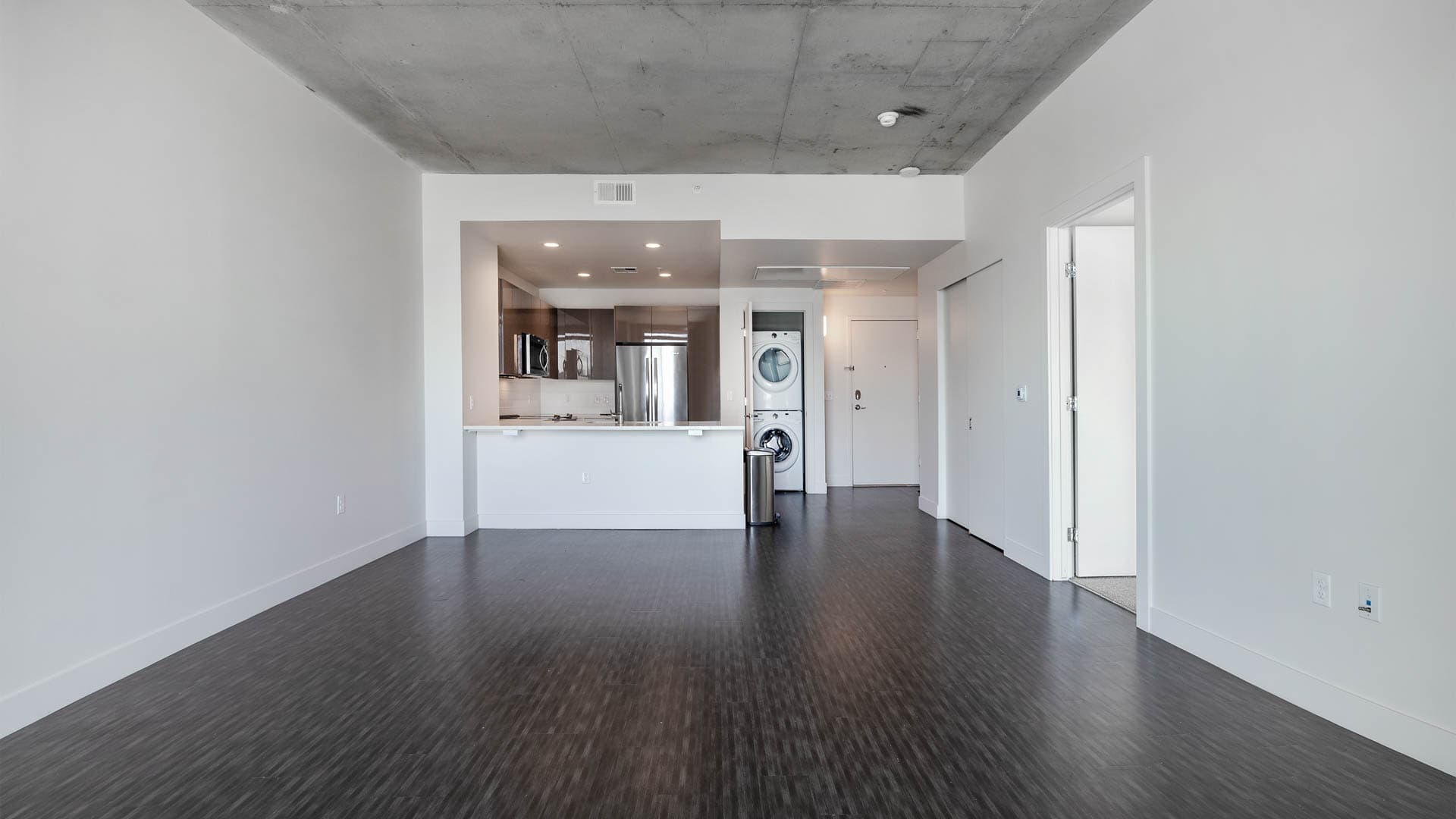 Eviva on Cherokee Apartments 3 of 9