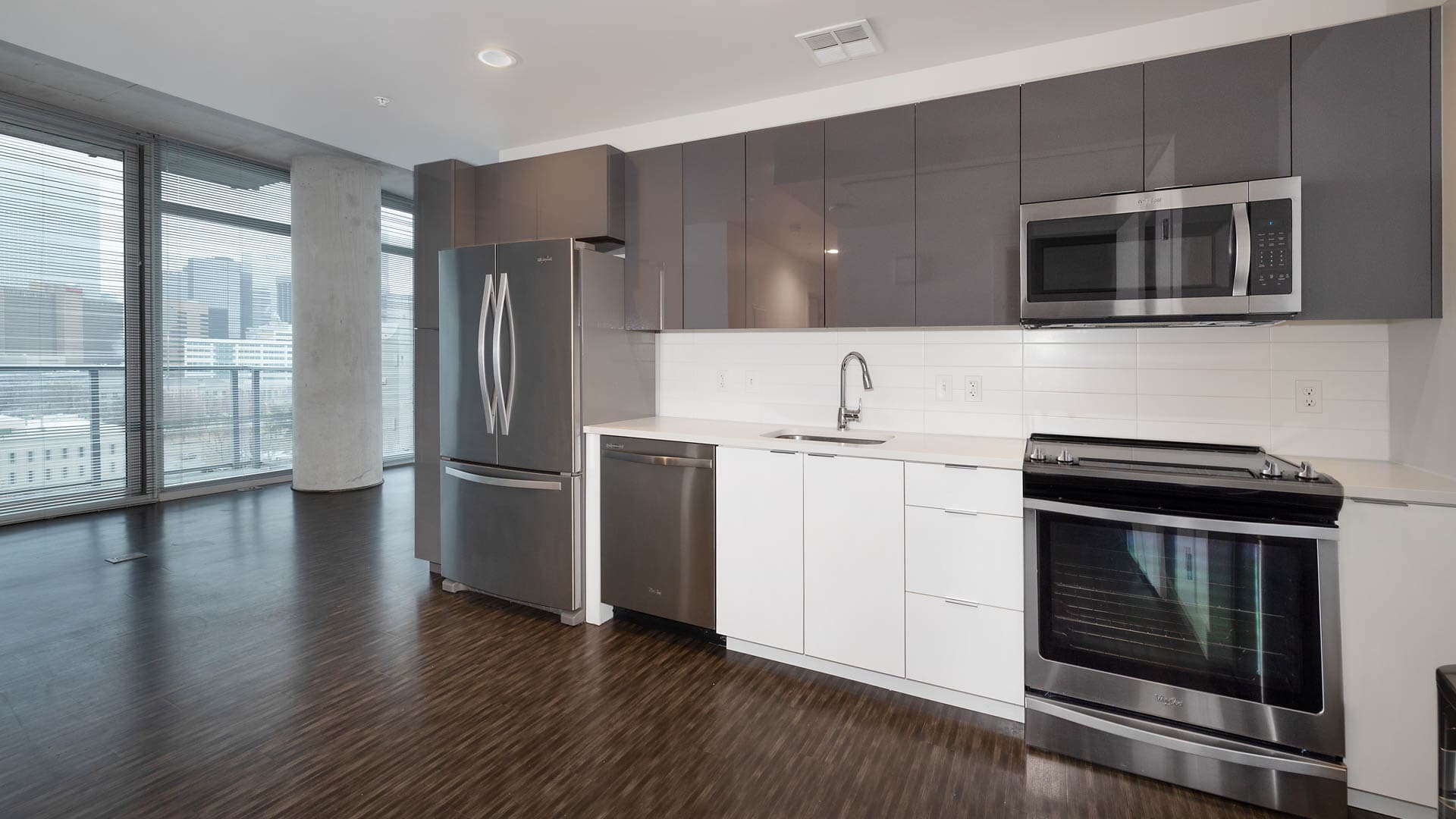 Eviva on Cherokee Apartments 2 of 11